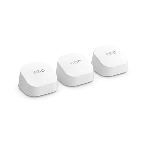 Ba thiết bị Eero 6+ Mesh Wi-Fi màu trắng, hình trụ nhỏ gọn, được xếp cạnh nhau.