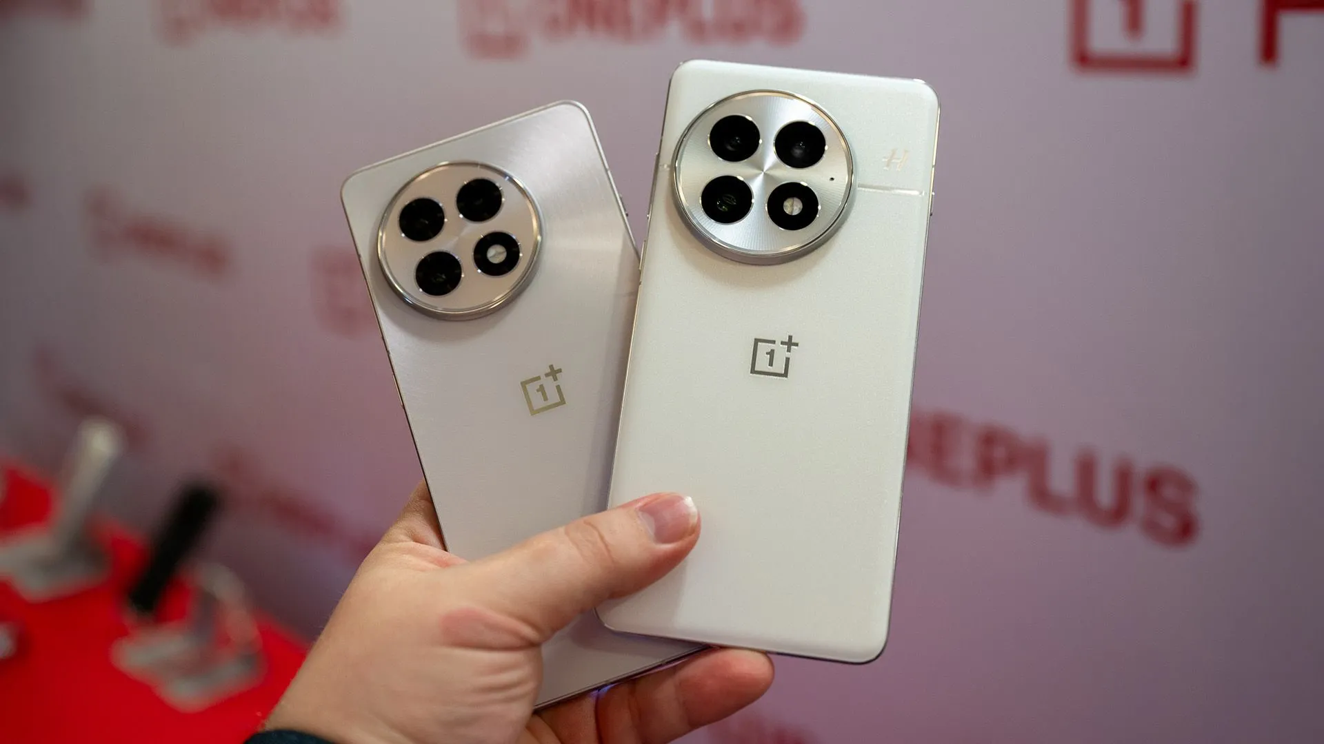 Bộ đôi smartphone flagship OnePlus 13 và OnePlus 13R