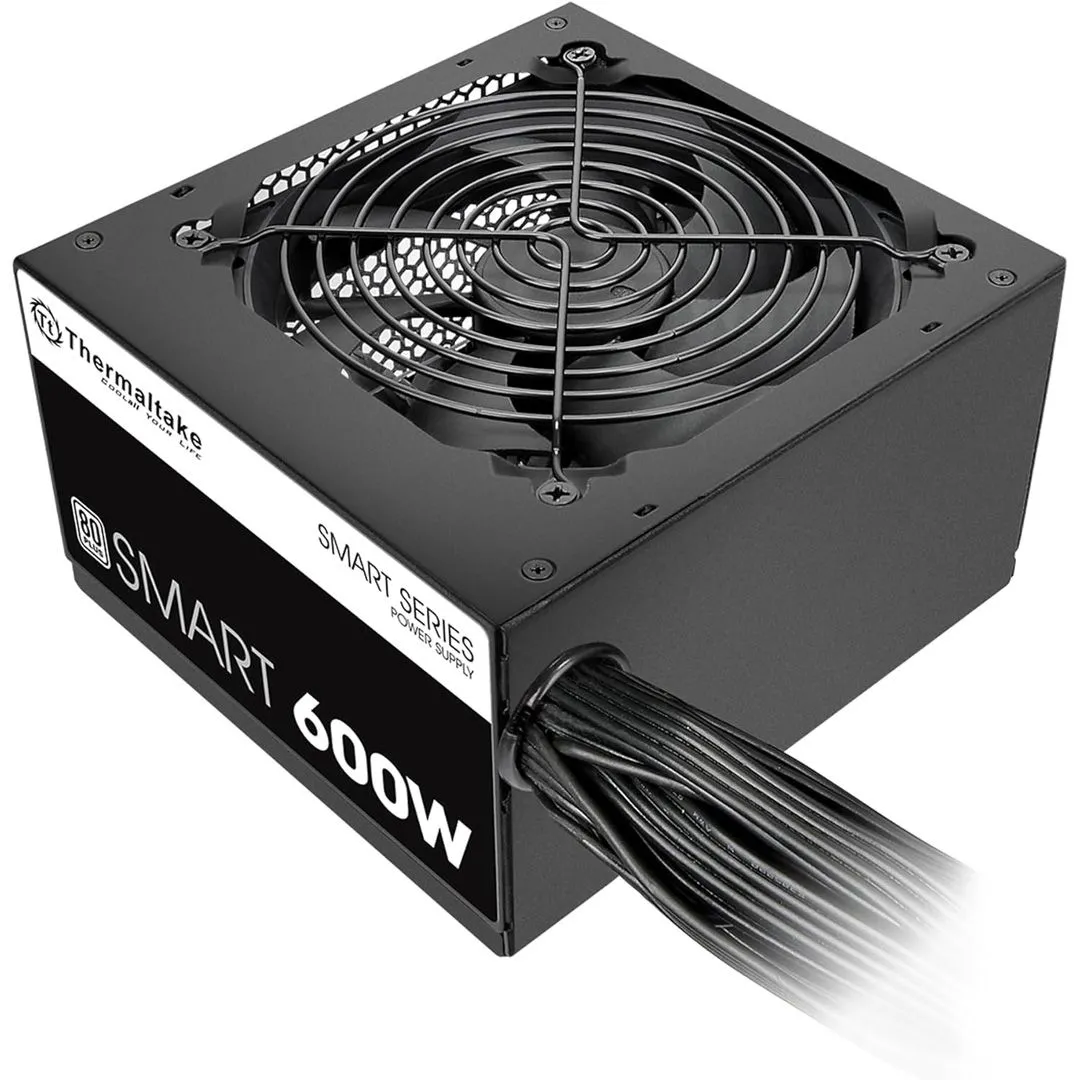 Bộ nguồn Thermaltake Smart Series 600W, một PSU được đánh giá 80+, cung cấp nguồn điện ổn định và đáng tin cậy cho các hệ thống PC và NAS, với đủ các kết nối cho cả thiết bị SATA và PCIe.