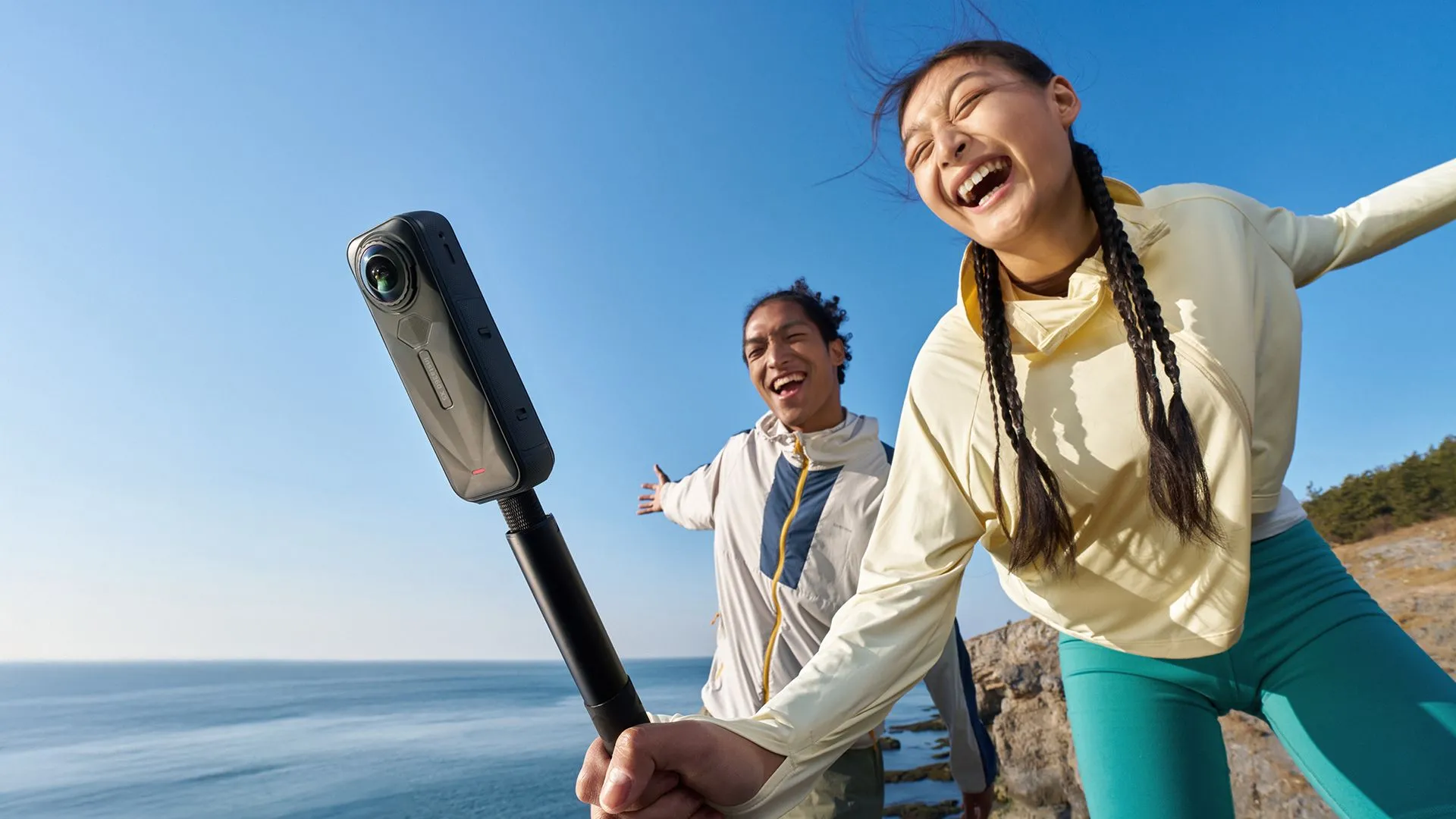 Camera hành trình Insta360 X5 với thiết kế bền bỉ