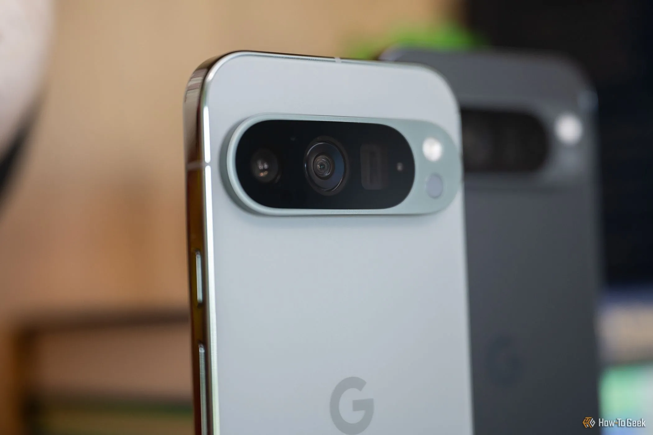 Cận cảnh cụm camera sau của Google Pixel 9 Pro, thể hiện thiết kế và vị trí các cảm biến.