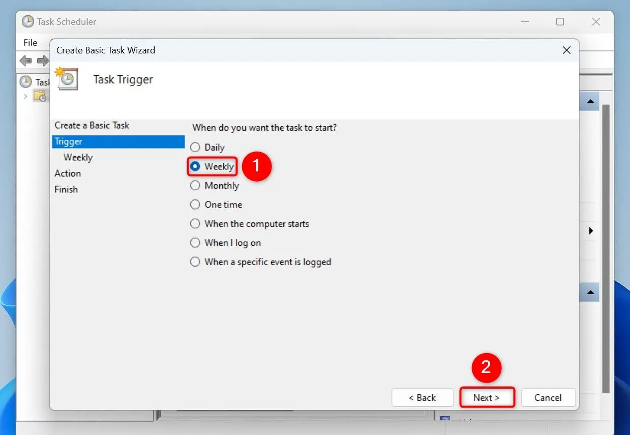 Chọn tần suất tác vụ là hàng tuần để tự động khởi động lại Windows 11
