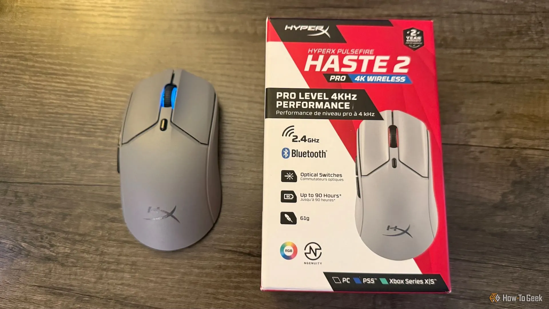 Chuột HyperX Pulsefire Haste 2 Pro và hộp đựng, thể hiện các phụ kiện đi kèm
