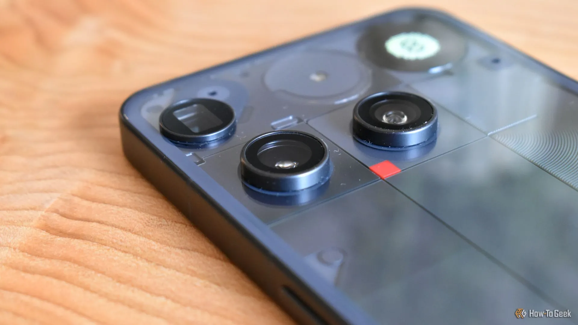 Cụm ba camera 50MP mạnh mẽ trên Nothing Phone 3, hứa hẹn chất lượng ảnh vượt trội