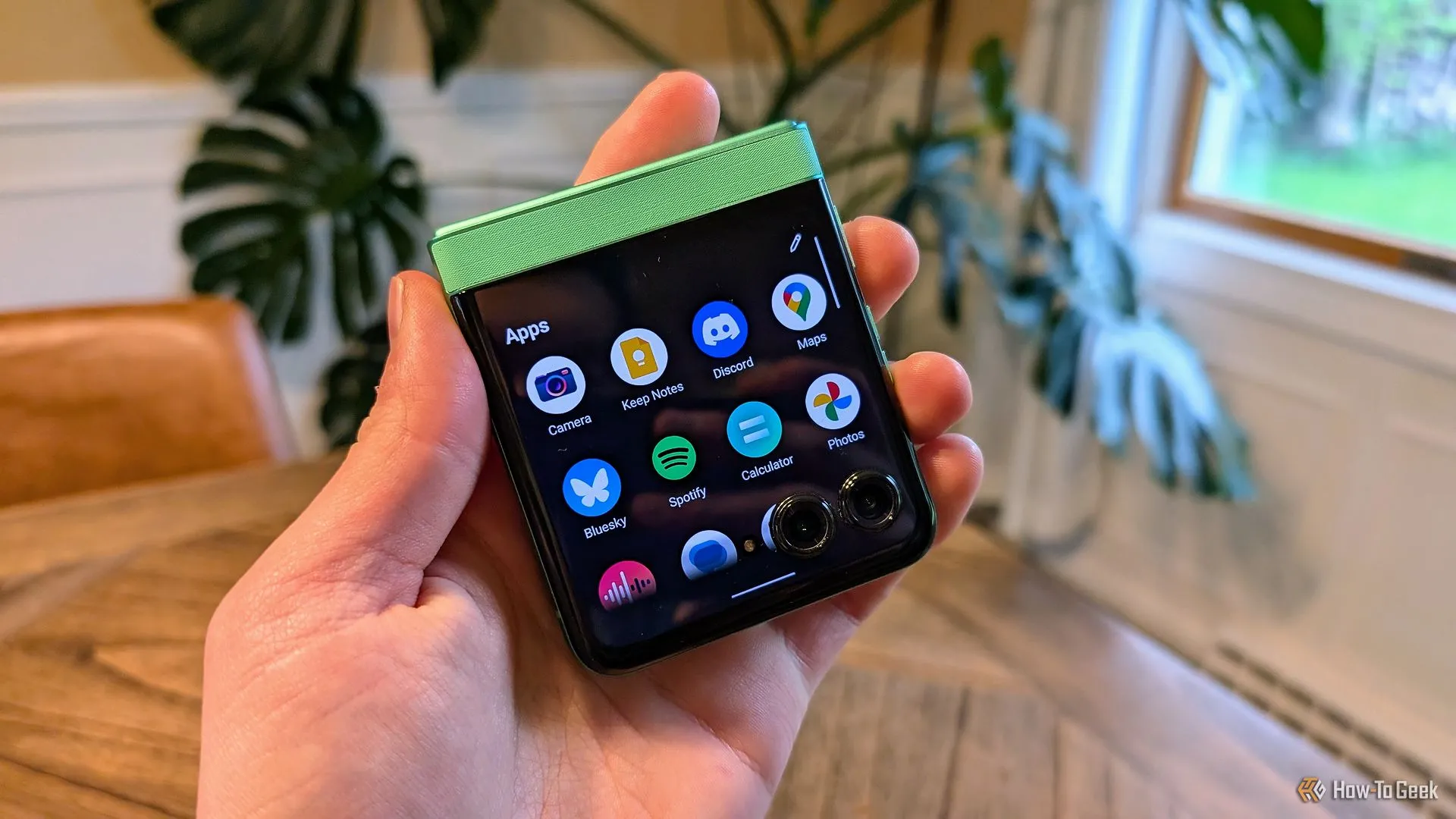 Danh sách ứng dụng hiển thị trên màn hình ngoài của Motorola Razr 2025