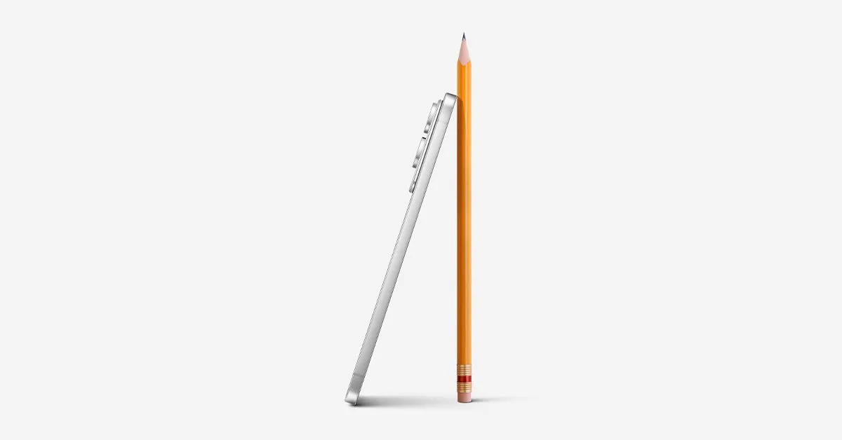 Điện thoại Samsung Galaxy S25 Edge siêu mỏng đặt cạnh một chiếc bút chì, minh họa độ mỏng ấn tượng của thiết bị