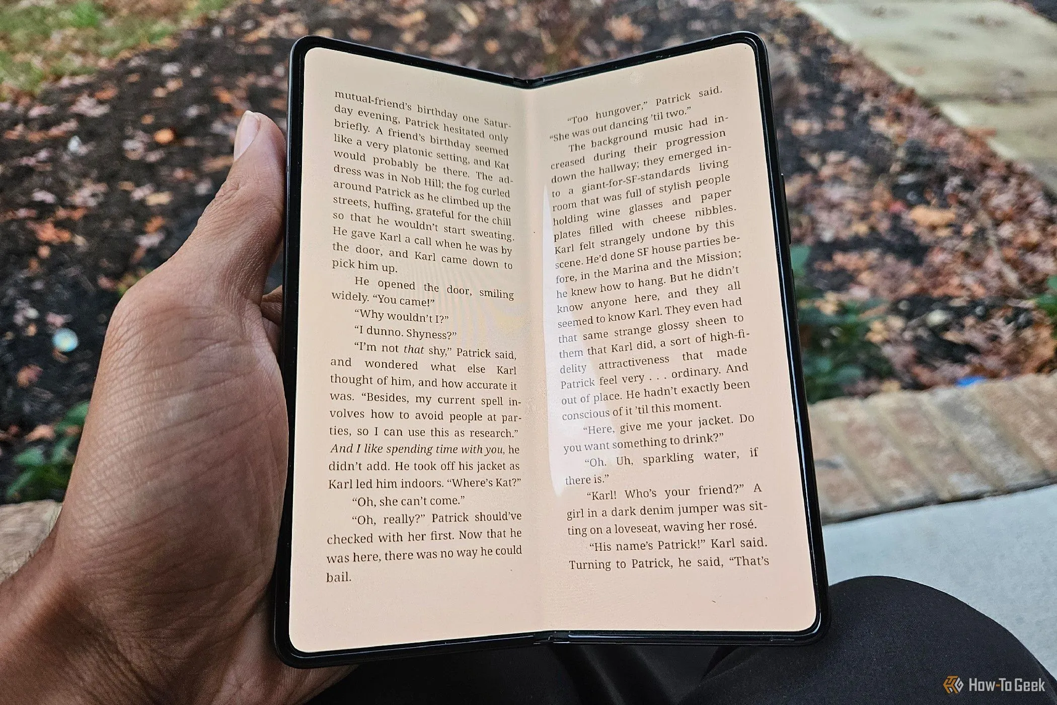 Đọc sách điện tử trên điện thoại Samsung Galaxy Z Fold 5