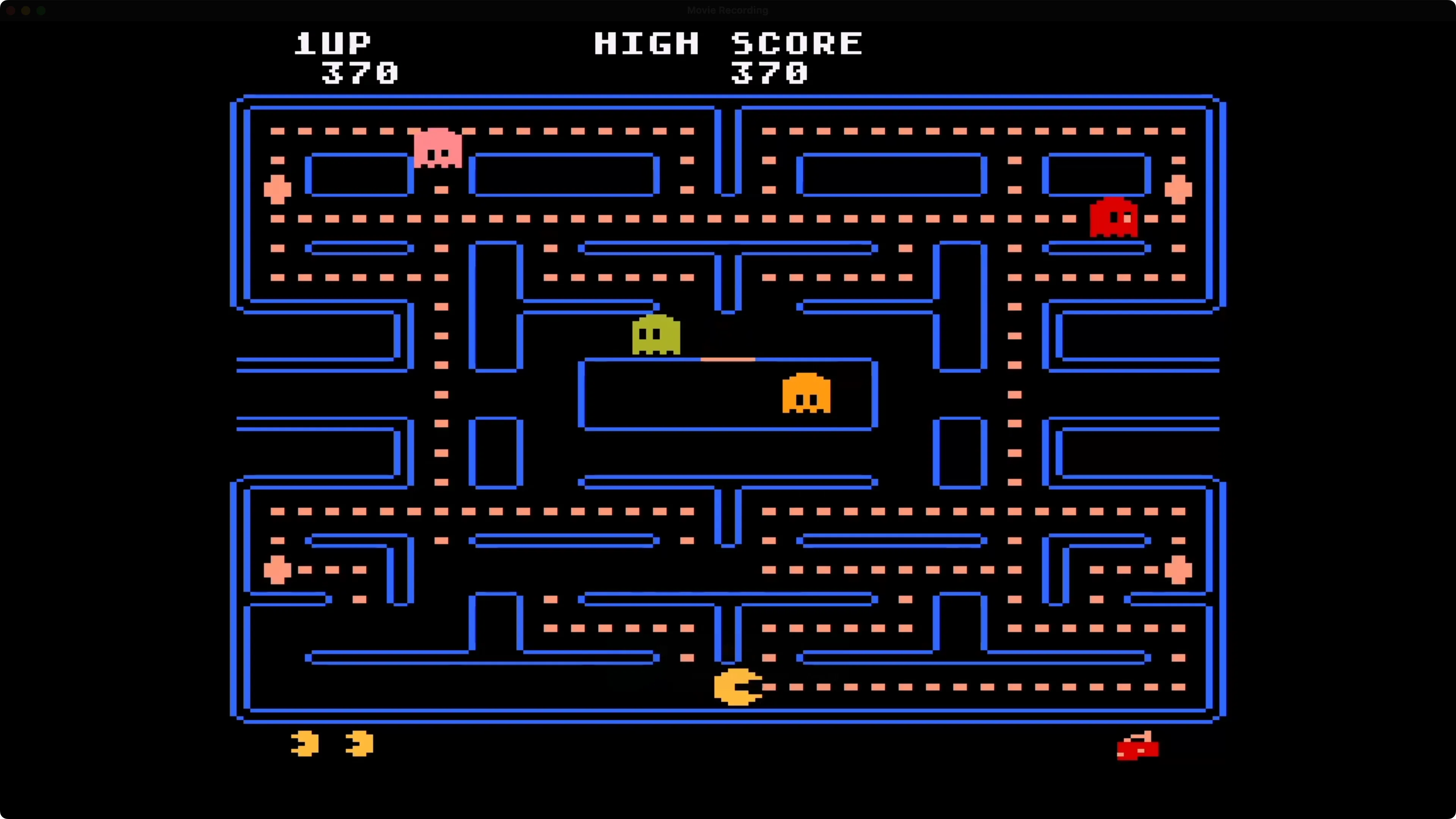 Game Pac-Man cổ điển đang chạy trên Apple TV, minh họa khả năng giả lập các tựa game arcade cũ