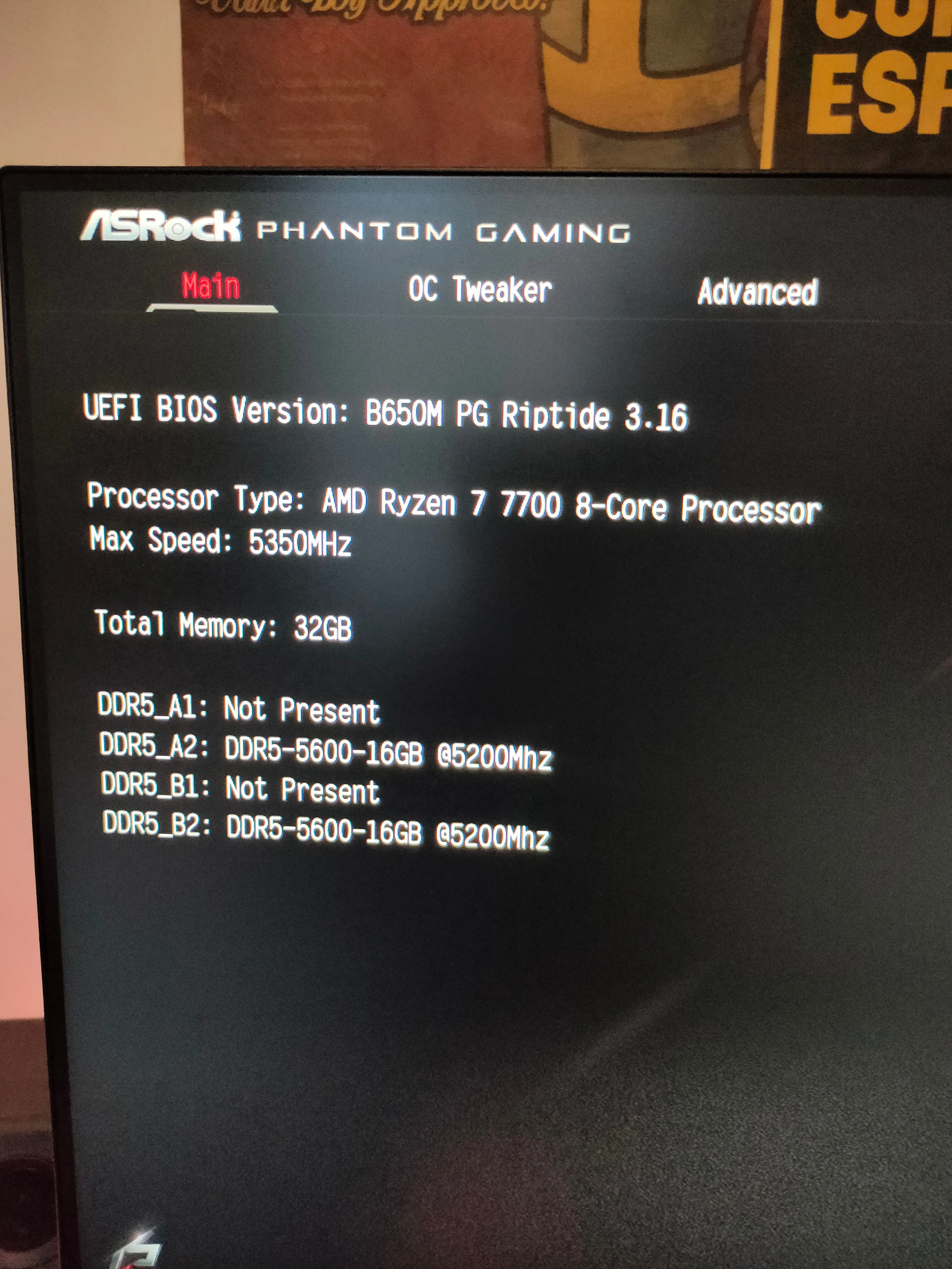Giao diện BIOS AsRock Phantom Gaming hiển thị dung lượng RAM 32GB đã nhận diện