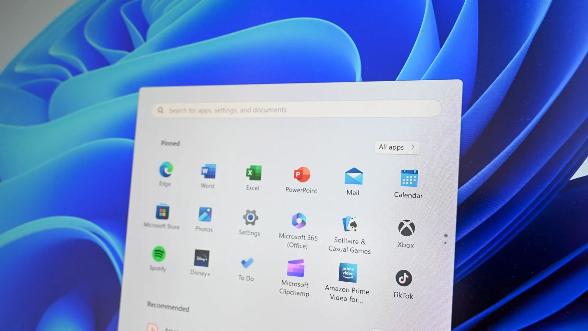 Giao diện Start Menu Windows 11 hiển thị các ứng dụng đã cài đặt, minh họa cho khả năng sắp xếp và tùy chỉnh