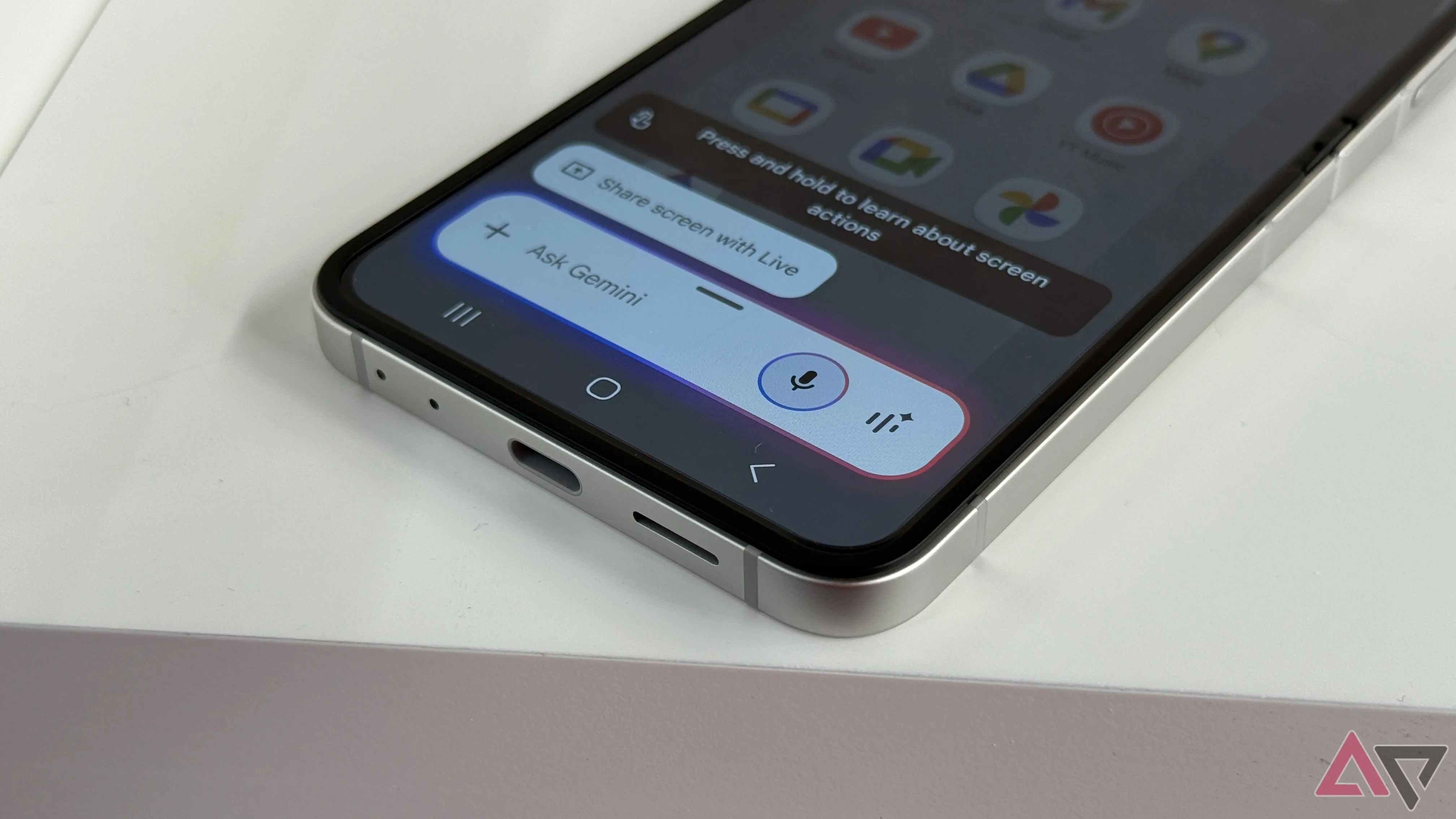 Giao diện tính năng Gemini Live trên điện thoại Samsung Galaxy Z Flip 7 FE