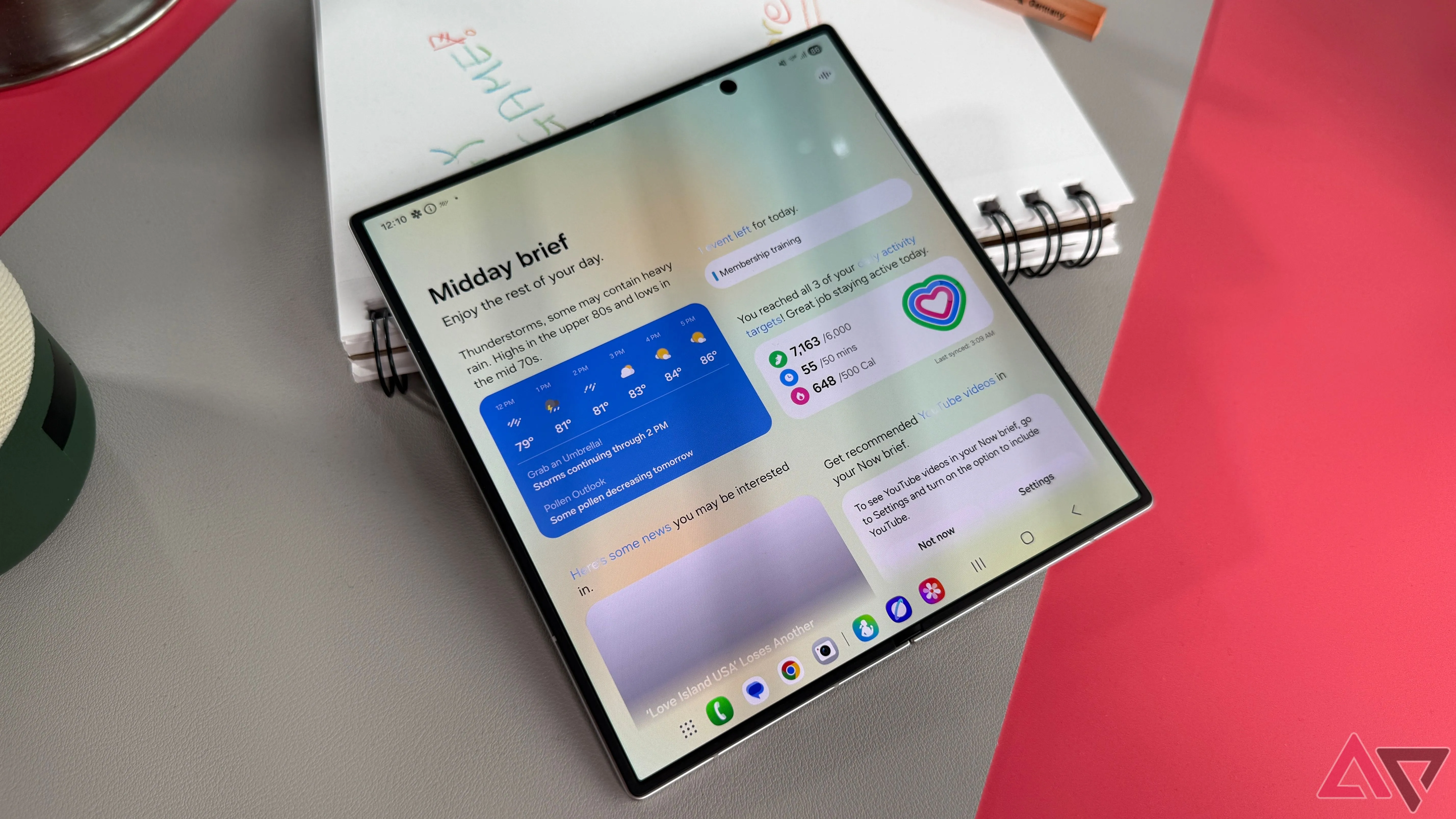 Giao diện tính năng Midday Brief trên màn hình mở rộng của Samsung Galaxy Z Fold 7.