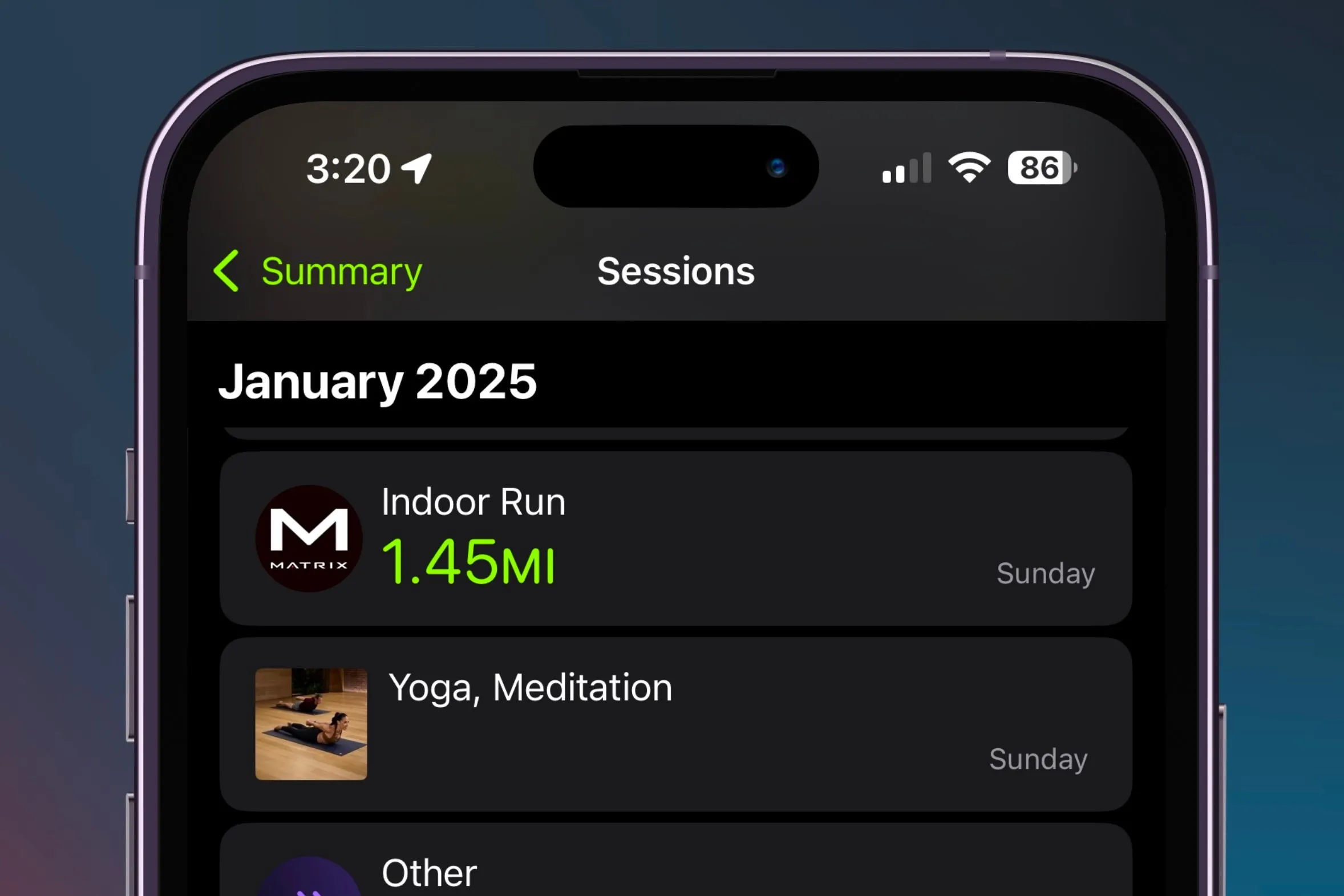 Giao diện ứng dụng Thể dục trên iPhone hiển thị dữ liệu bài tập từ thiết bị gym đã kết nối