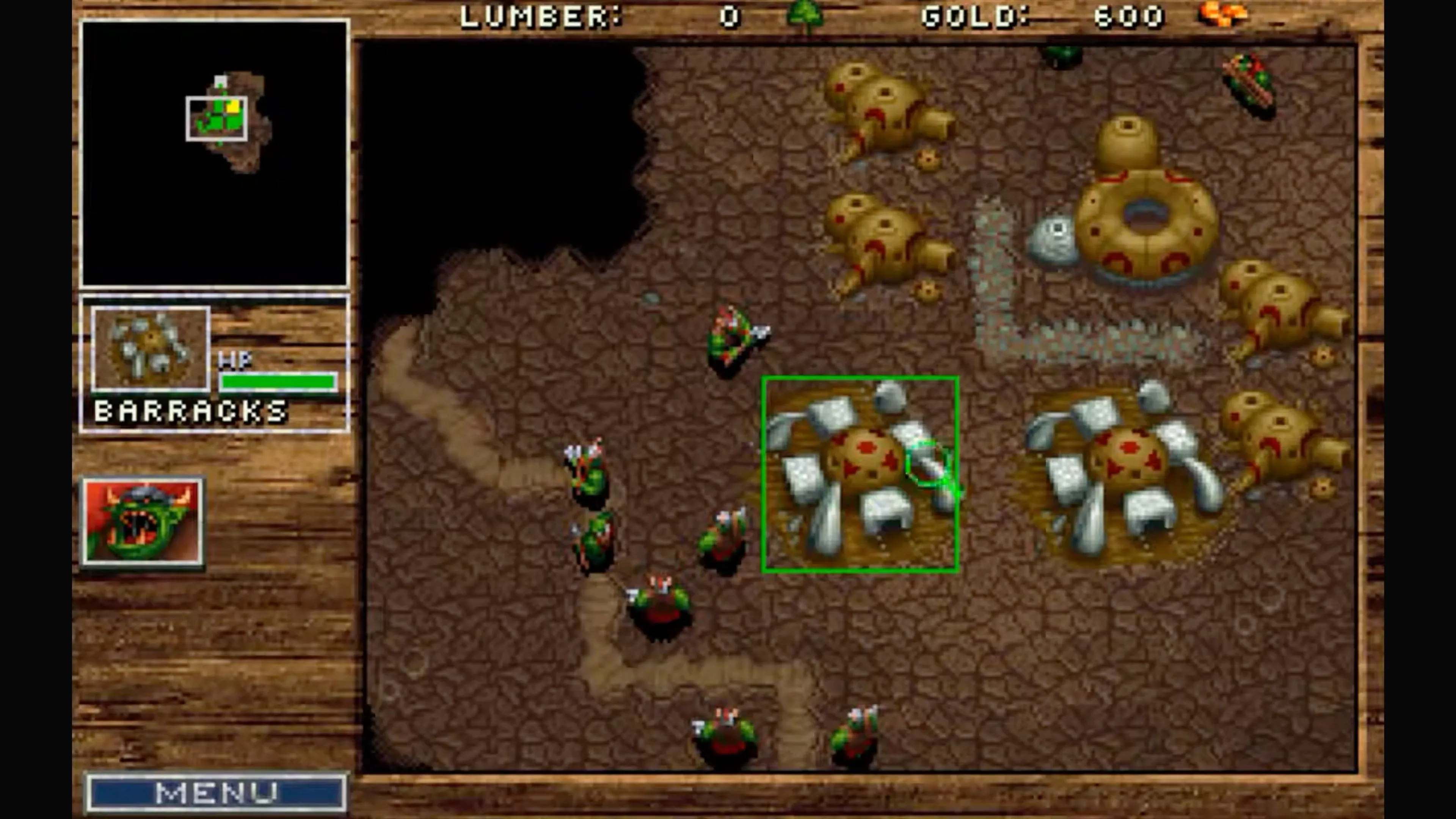 Giao diện xây dựng căn cứ của tộc Orc trong Warcraft: Orcs &amp; Humans với các công trình gỗ và đơn vị Orc.