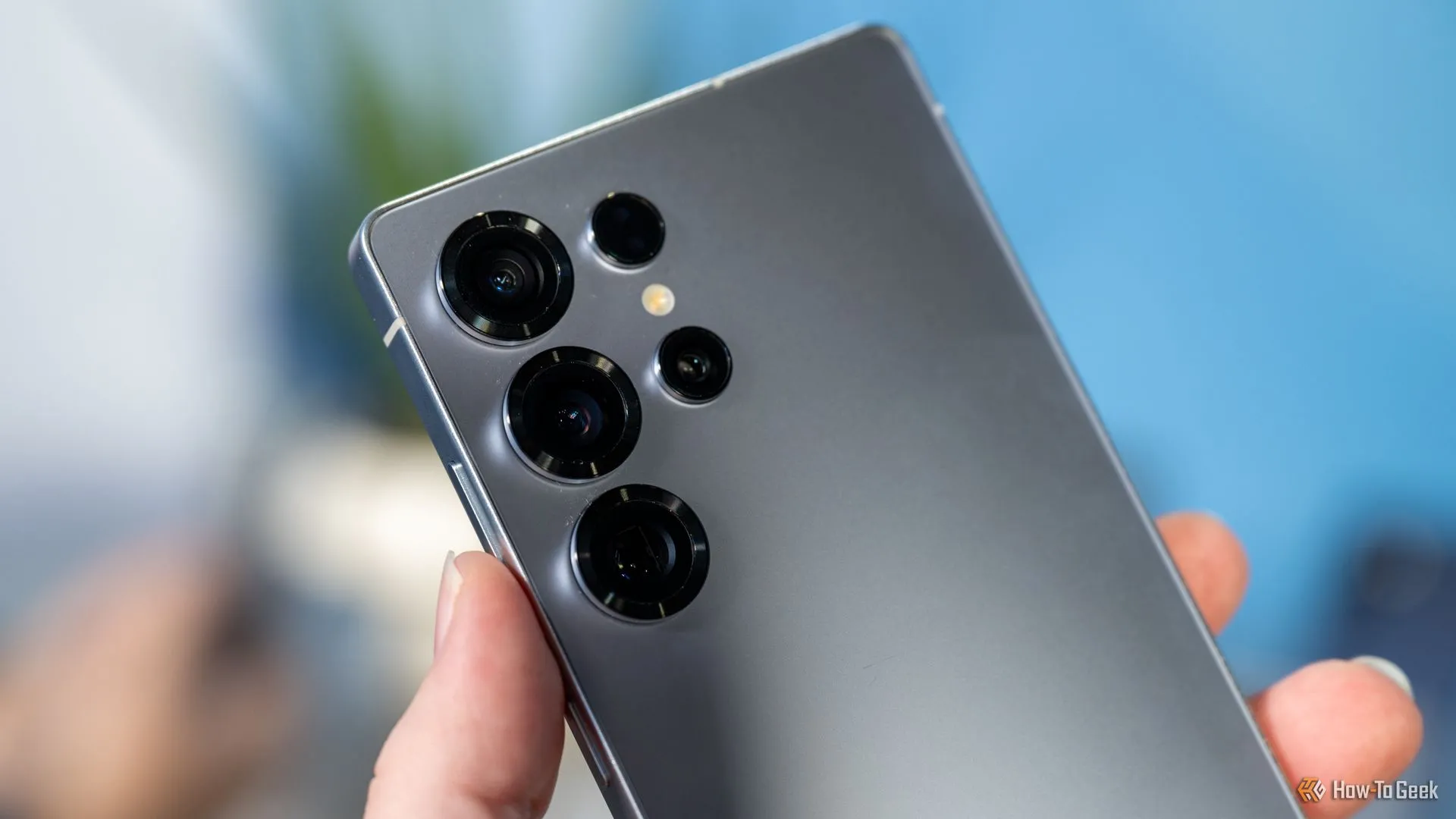 Hệ thống camera và cảm biến ở mặt lưng của Samsung Galaxy S25 Ultra