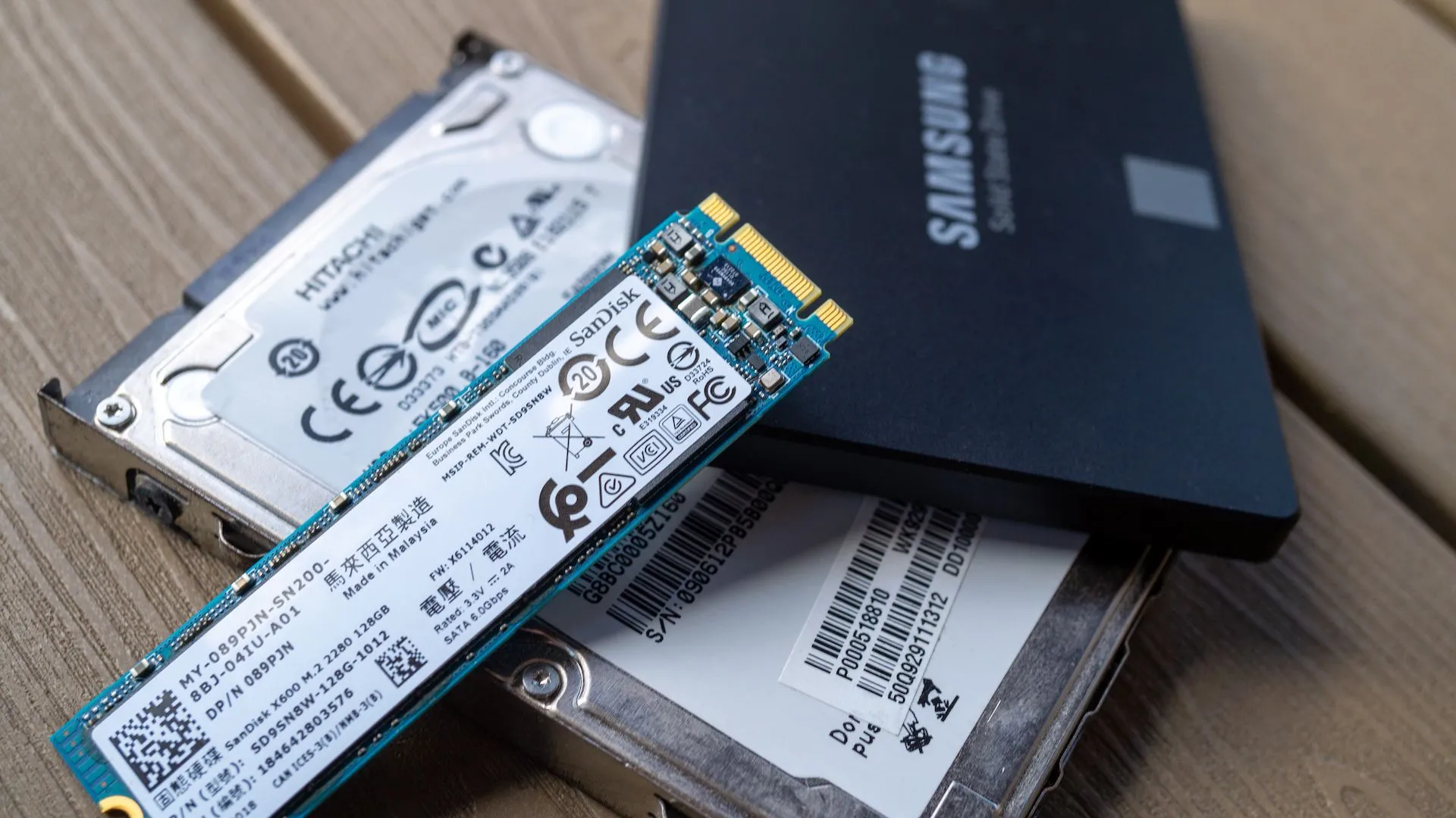 Hình ảnh ổ cứng HDD, thiết bị lưu trữ dữ liệu chính trong máy tính.