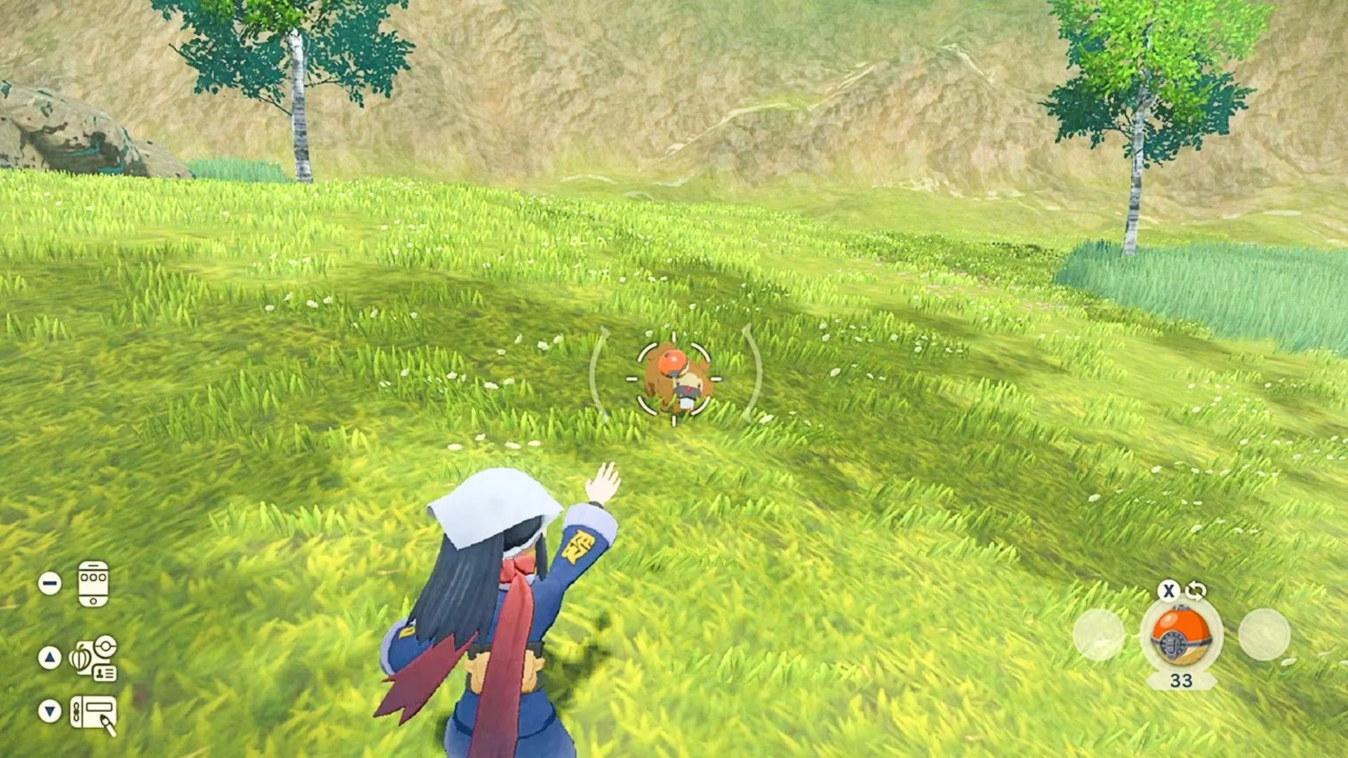 Huấn luyện viên Pokémon ném Pokéball vào Pokémon.