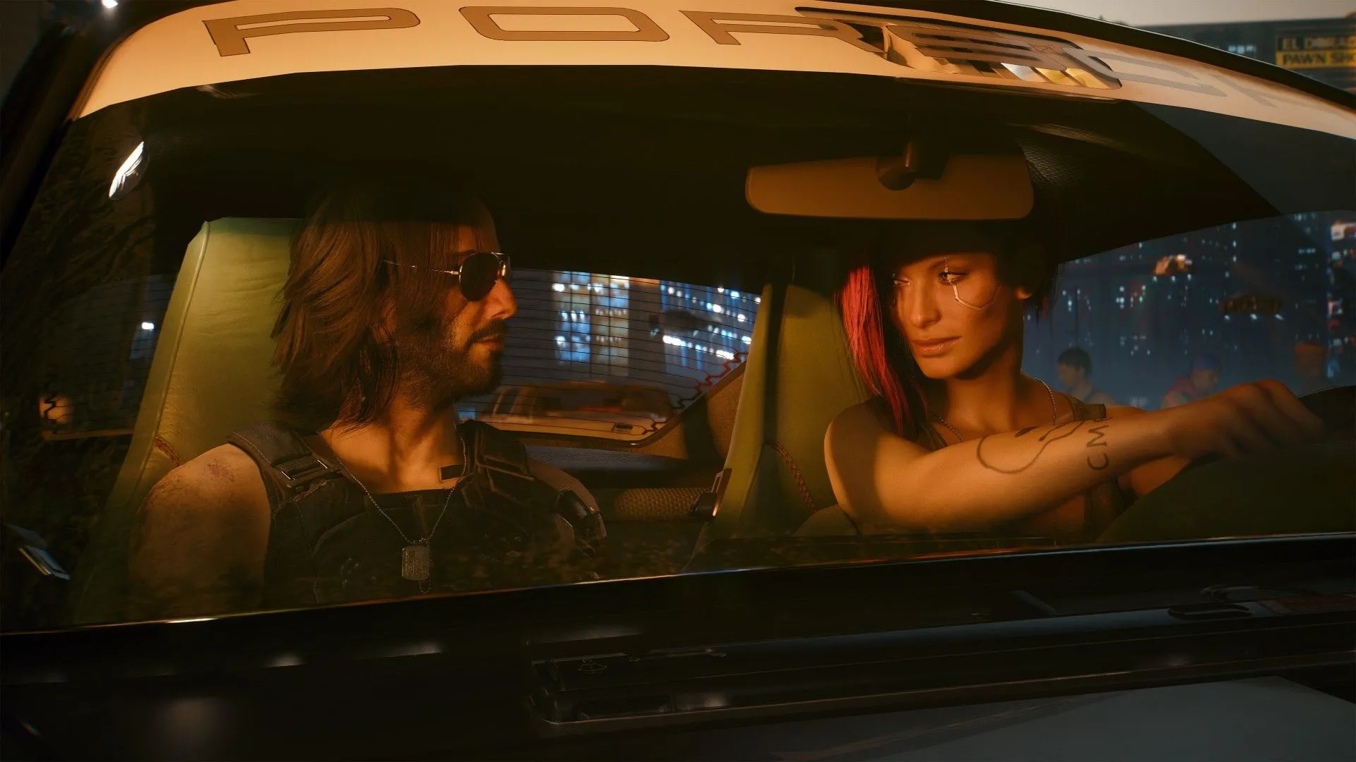 Johnny Silverhand nhìn V trên chiếc Porsche huyền thoại trong thành phố Night City của Cyberpunk 2077