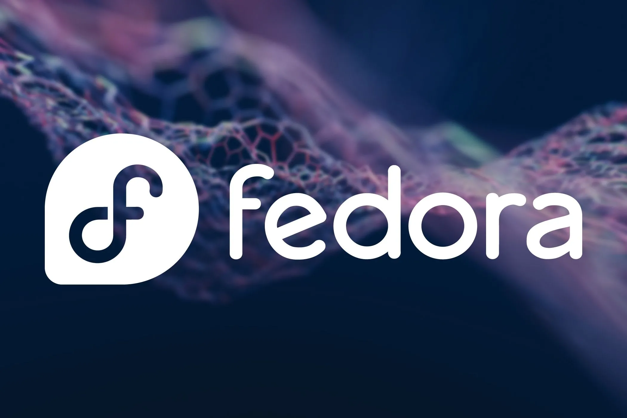Logo của hệ điều hành Fedora Linux với màu xanh dương và trắng, tượng trưng cho sự ổn định và đổi mới.