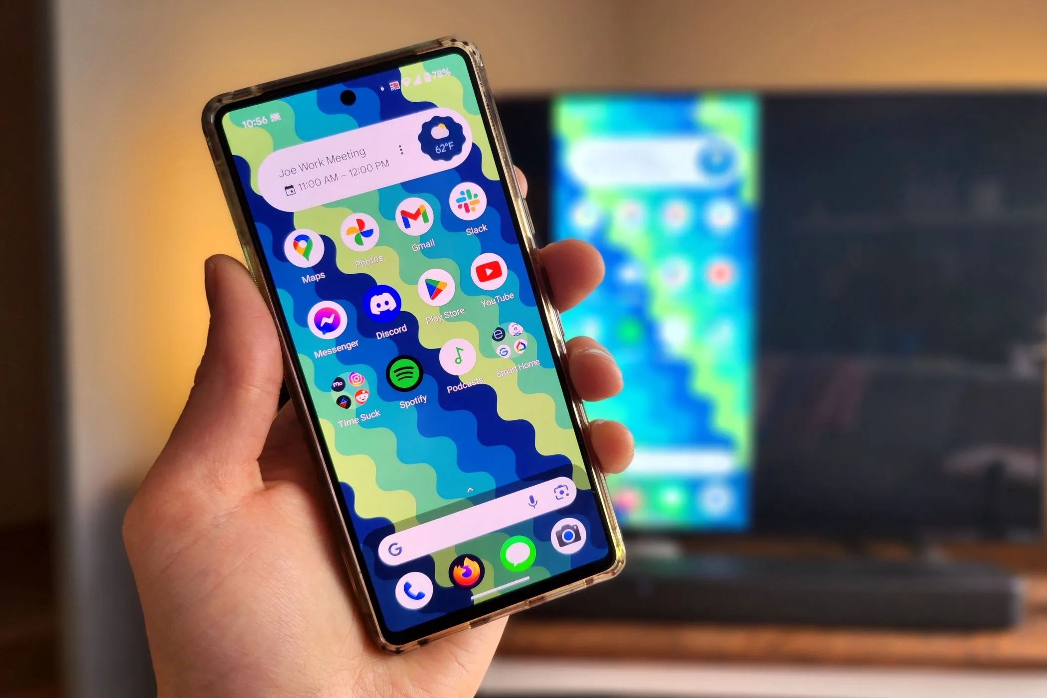 Màn hình điện thoại Android đang được truyền lên TV, minh họa tính năng chiếu màn hình tiện lợi