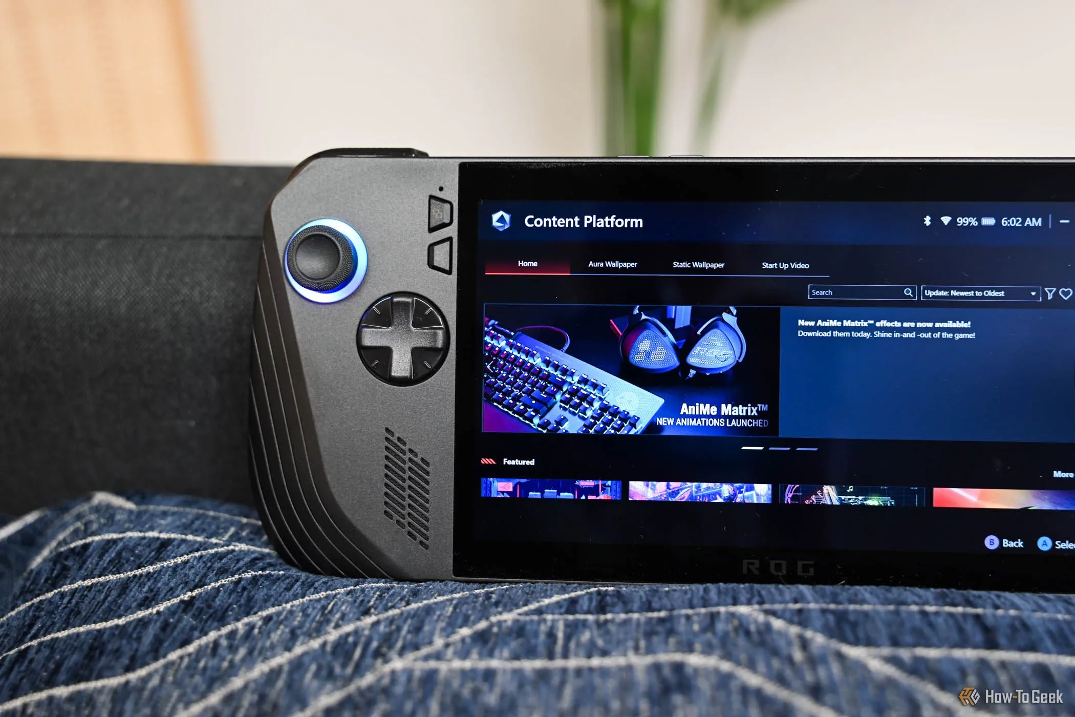 Màn hình nền của thiết bị chơi game cầm tay ASUS ROG Ally X, thể hiện giao diện người dùng.