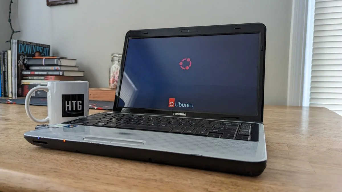 Máy tính xách tay chạy hệ điều hành Linux
