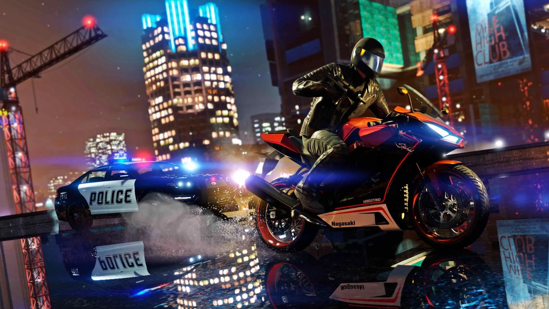 Một người lái mô tô bị cảnh sát truy đuổi vào ban đêm trong trò chơi Grand Theft Auto V.