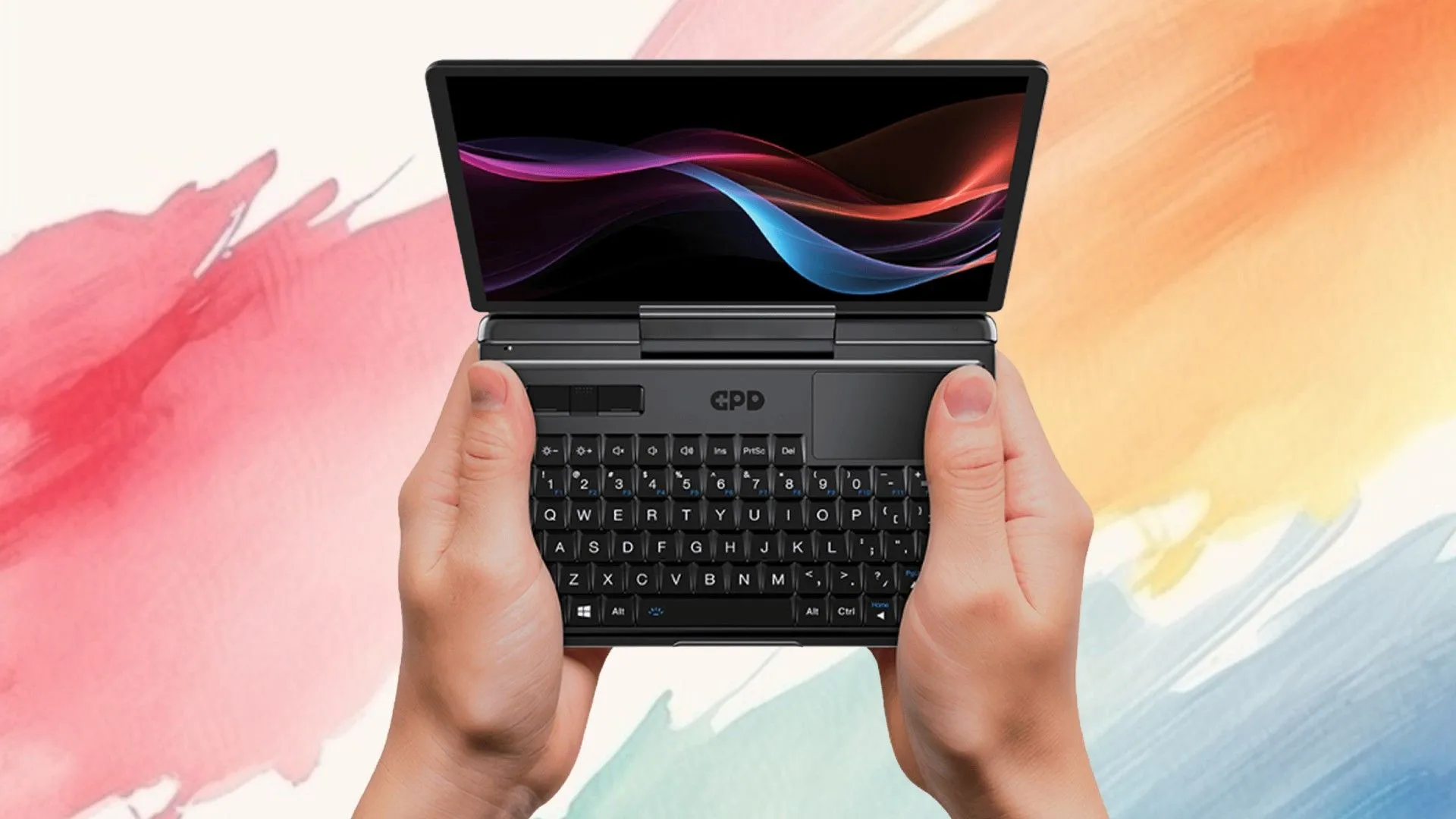 Người dùng đang cầm máy tính mini cầm tay GPD Micro PC 2 với bàn phím đầy đủ