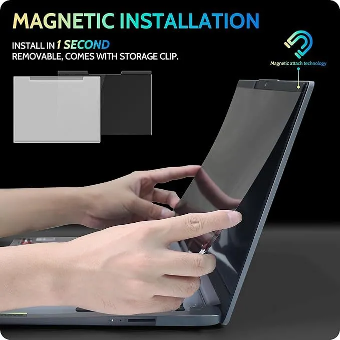 Người dùng đang dán tấm màn hình chống nhìn trộm lên màn hình laptop.
