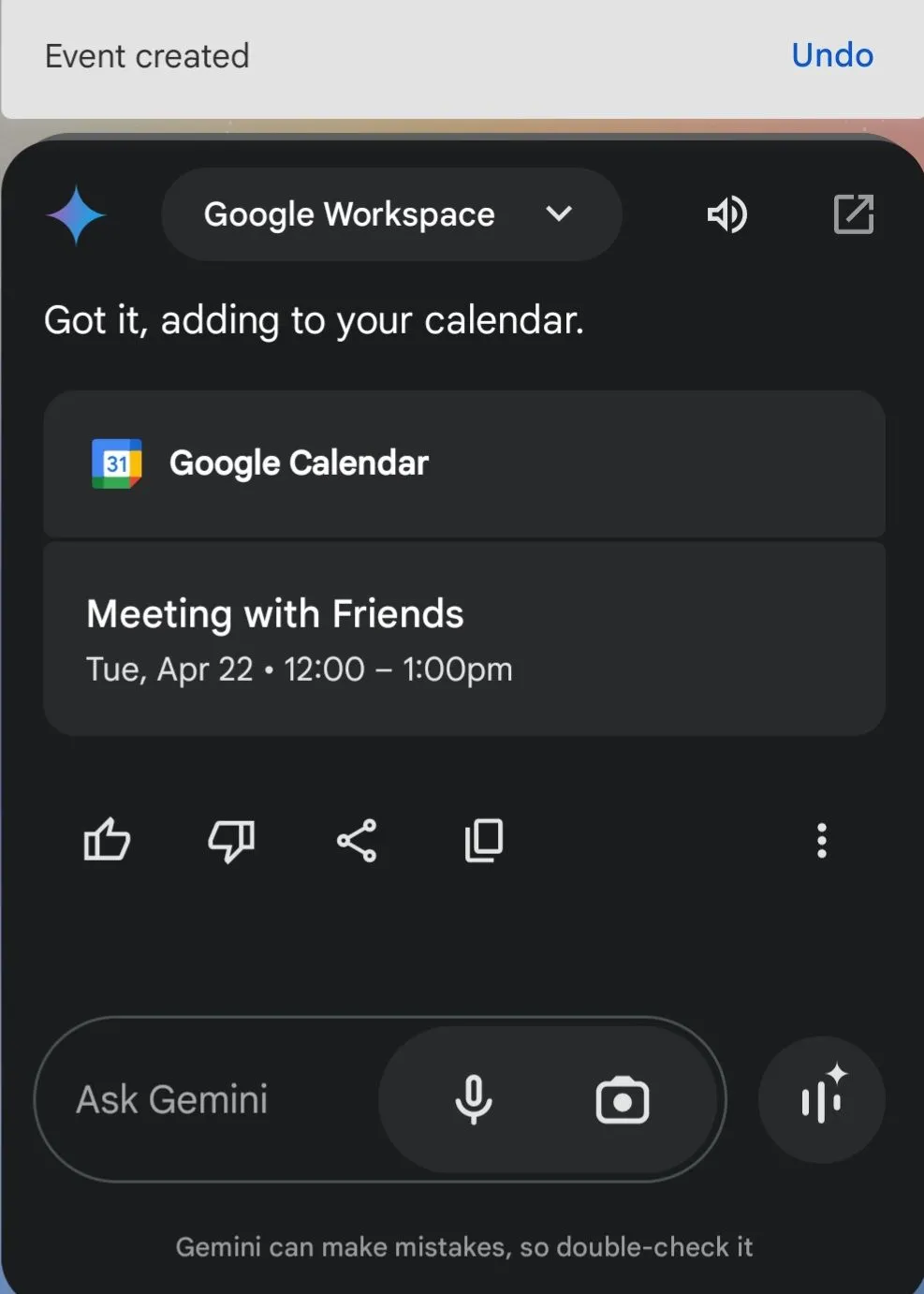 Người dùng đang sử dụng Google Assistant trên điện thoại Android để tạo sự kiện mới trong Google Calendar bằng giọng nói.