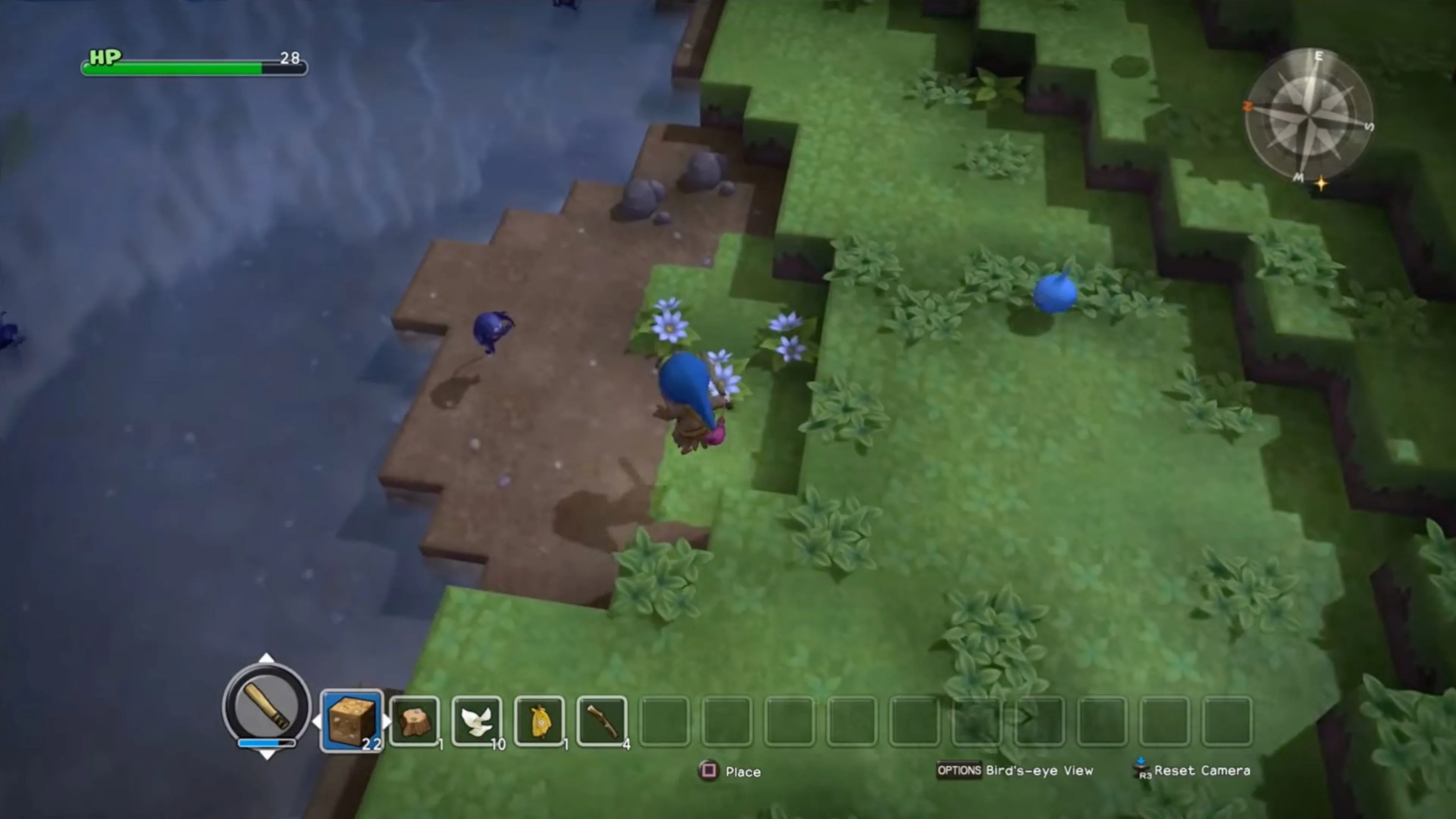 Nhân vật chính của Dragon Quest Builders chiến đấu với Slime, một quái vật biểu tượng trong series.