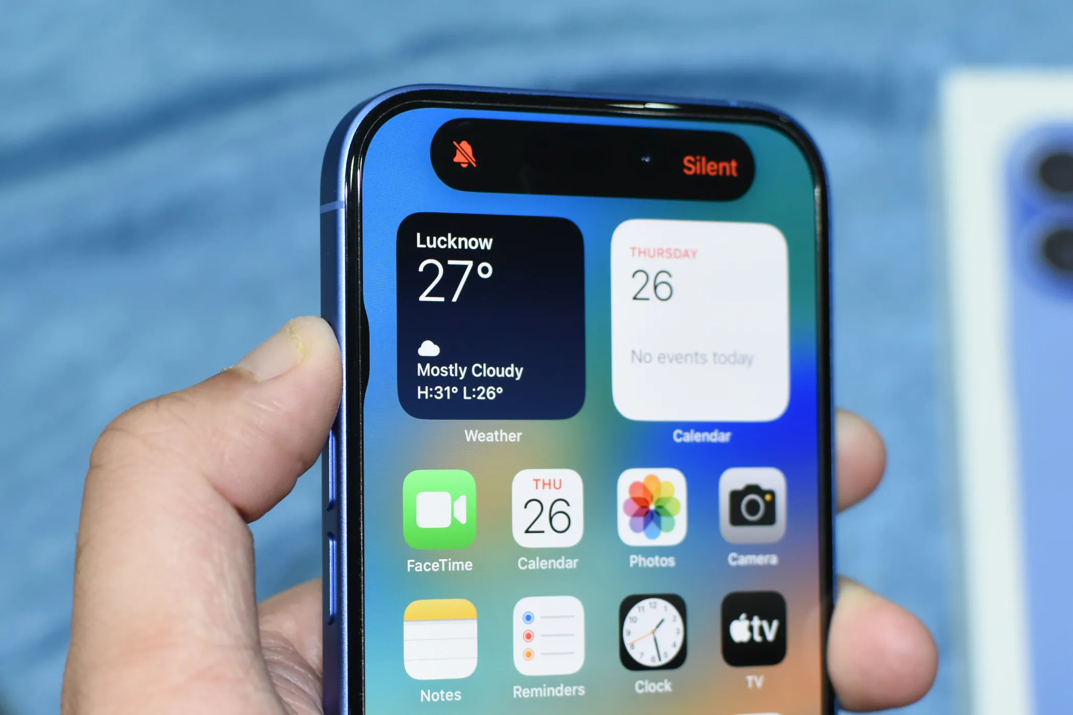 Nút Tác vụ (Action Button) trên iPhone, có thể tùy chỉnh theo chế độ Tập trung để kích hoạt các phím tắt