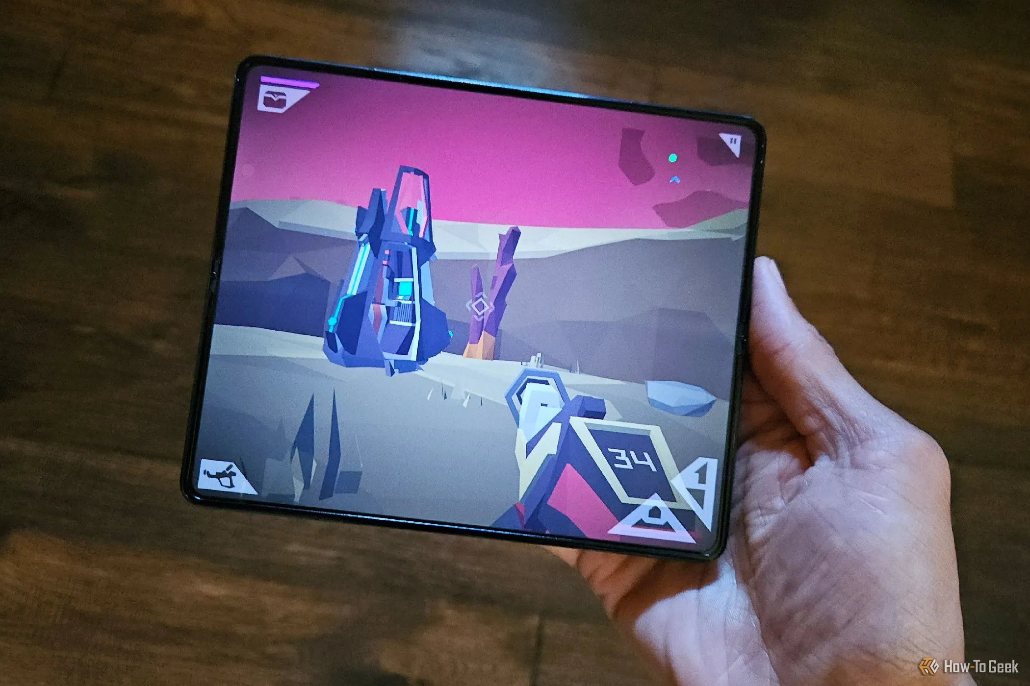 Phiên bản game Morphite được chuyển thể lên Android, chạy mượt mà trên Samsung Galaxy Z Fold 5, minh chứng cho sự tương thích giữa PC và mobile.