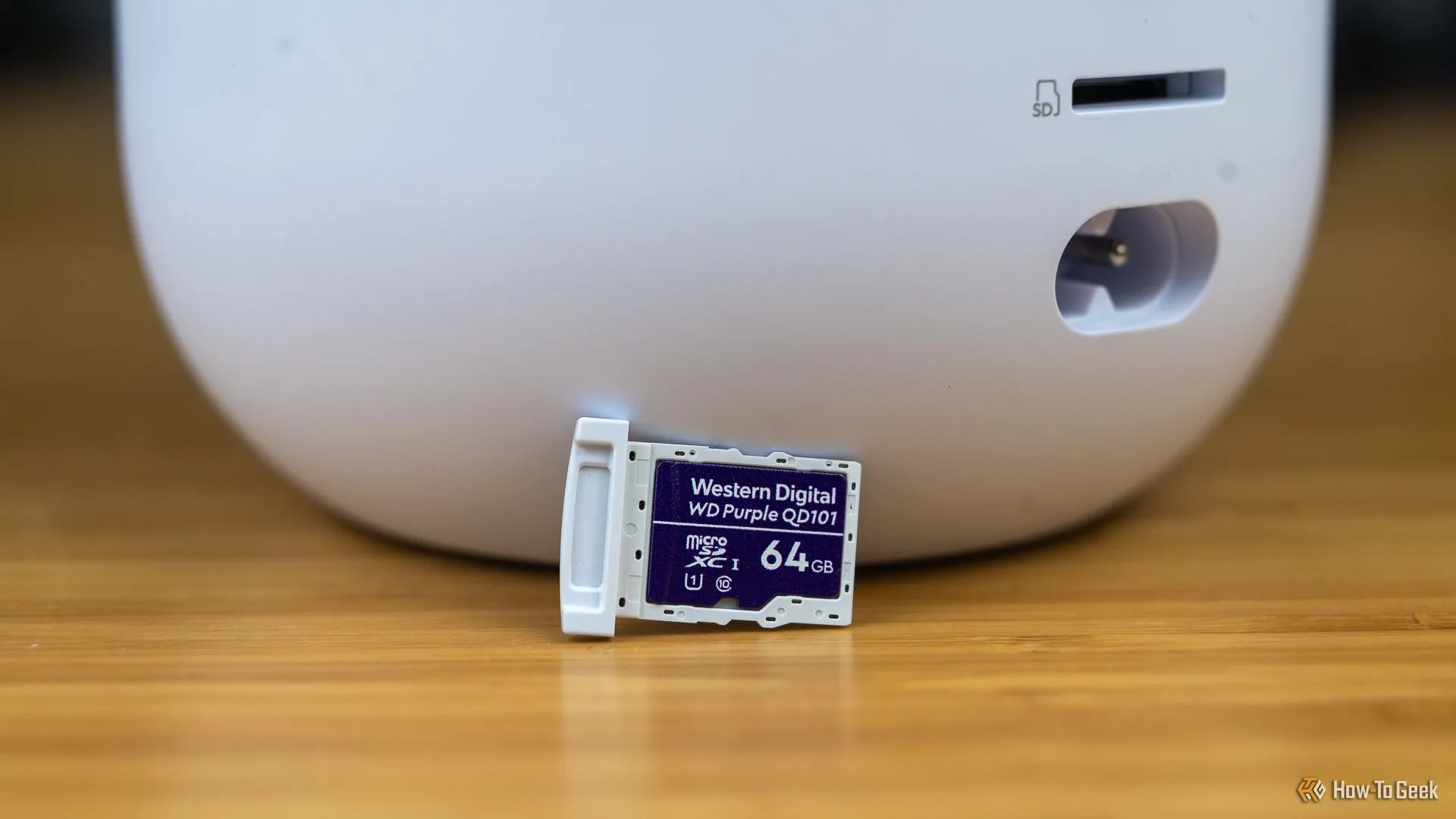 Thẻ nhớ microSD WD Purple 64GB đi kèm để ghi hình Unifi Protect trên Dream Router 7.