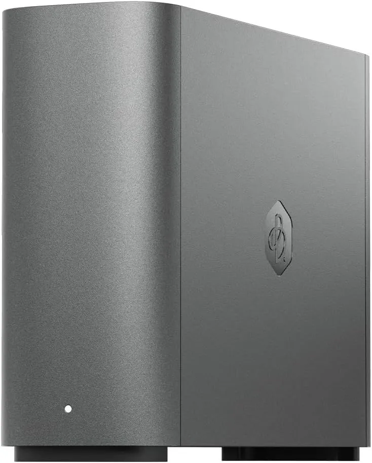 Thiết bị Synology BeeStation Plus với ổ cứng 8TB, giải pháp NAS lý tưởng cho gia đình và truyền thông số.