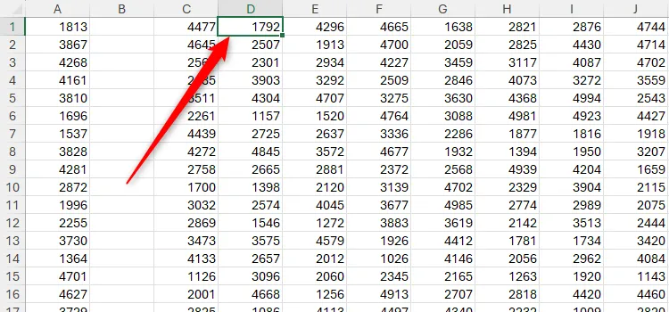 Bảng Excel chứa các số ngẫu nhiên, cột B trống và ô D1 được chọn