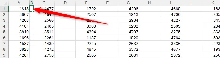 Bảng Excel với cột B trống đã được thay đổi kích thước thành 1 đơn vị chiều rộng