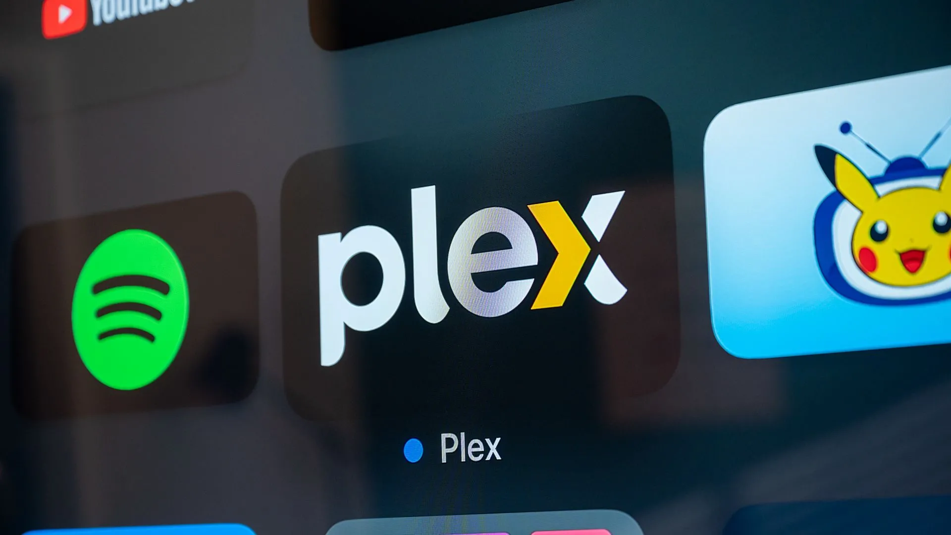 Biểu tượng ứng dụng Plex trên màn hình chính Apple TV.