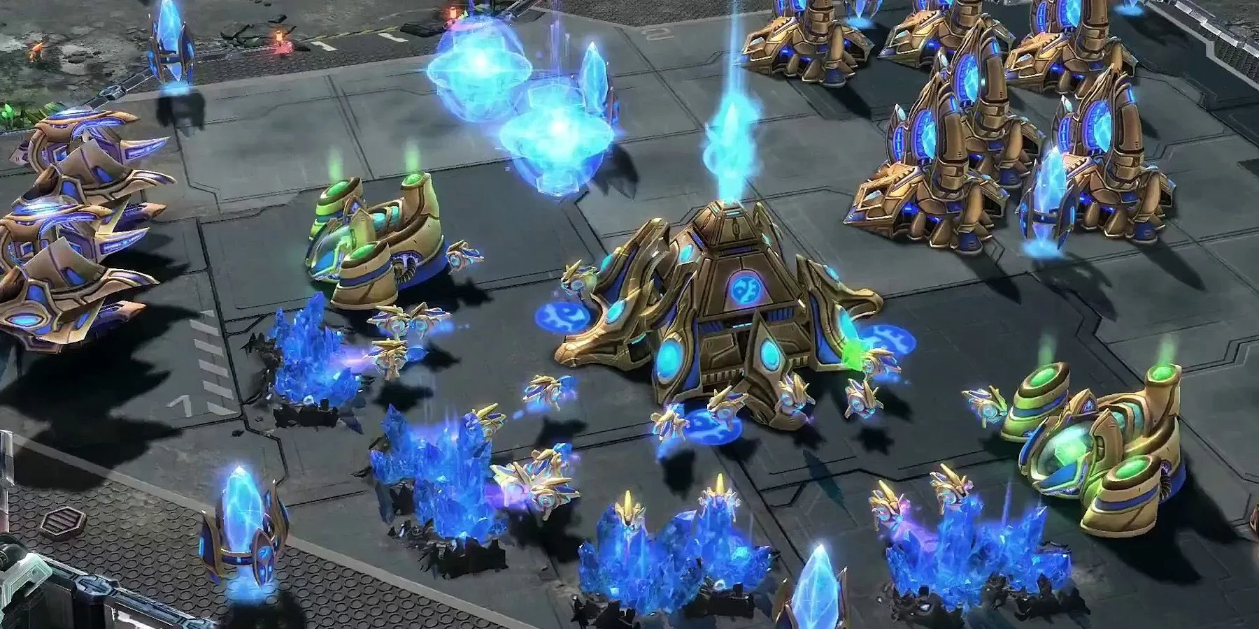 Cảnh chơi game Starcraft II, một tựa game chiến thuật thời gian thực kinh điển trên PC.