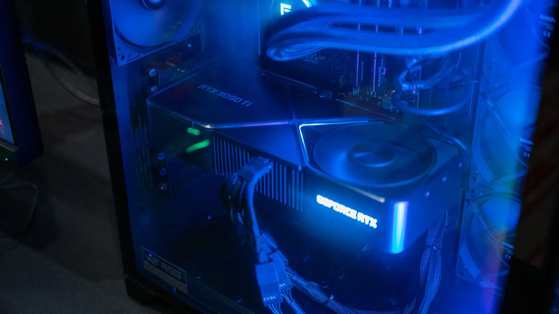 Card đồ họa Nvidia RTX 3090 Ti trong bộ PC gaming