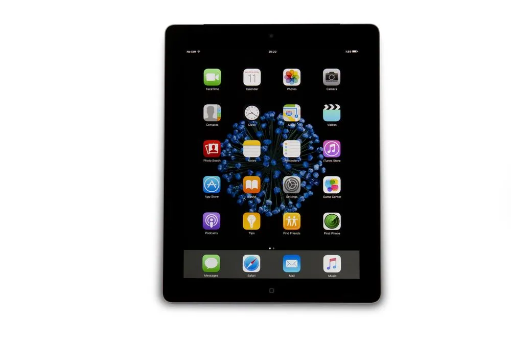 Chiếc iPad thế hệ thứ ba (The New iPad) màu đen được đặt trên nền trắng, minh họa cho giai đoạn gây thất vọng.