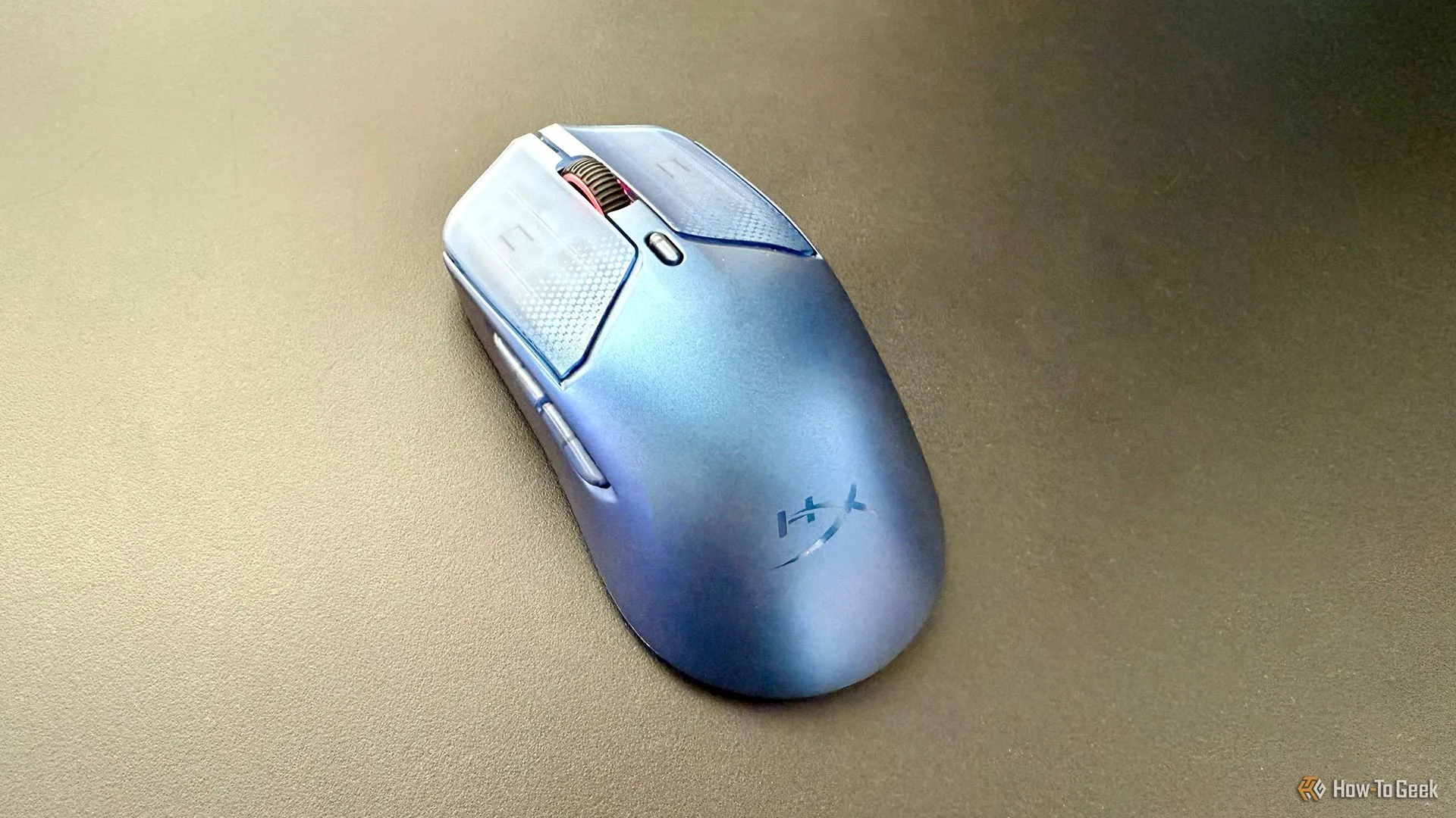 Chuột gaming HyperX Pulsefire Haste 2 S Wireless với đèn RGB trên cuộn lăn