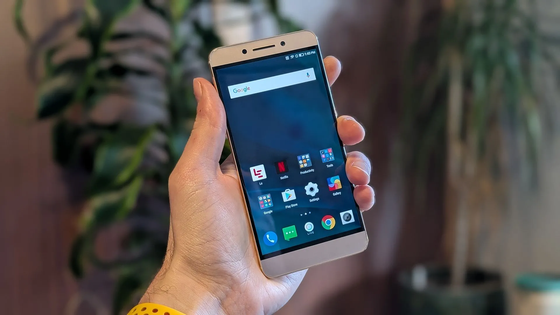 Điện thoại LeEco Le Pro 3 với thiết kế kim loại nguyên khối, một sản phẩm gây tranh cãi.