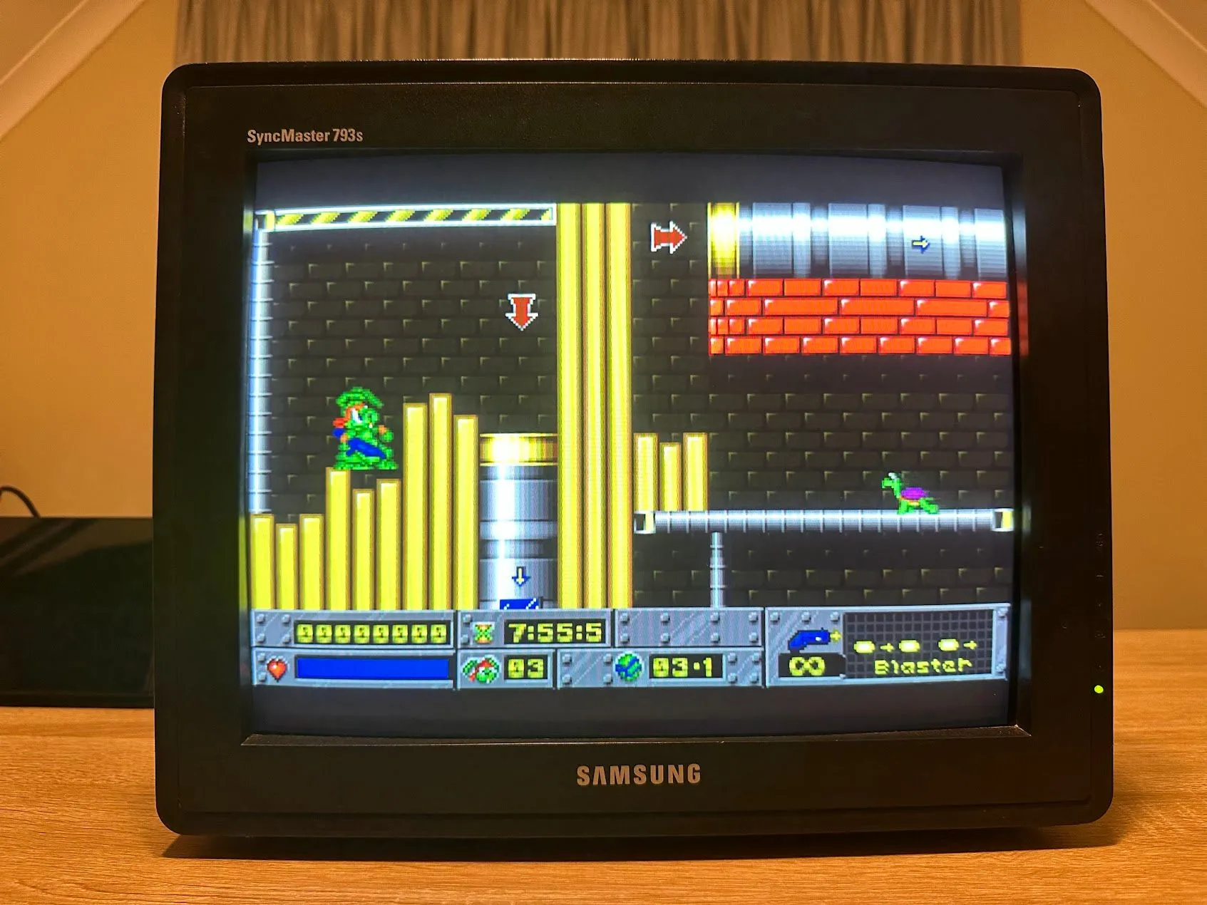 Game platformer Jazz Jackrabbit hiển thị sắc nét trên màn hình CRT, giữ nguyên vẻ đẹp pixel art