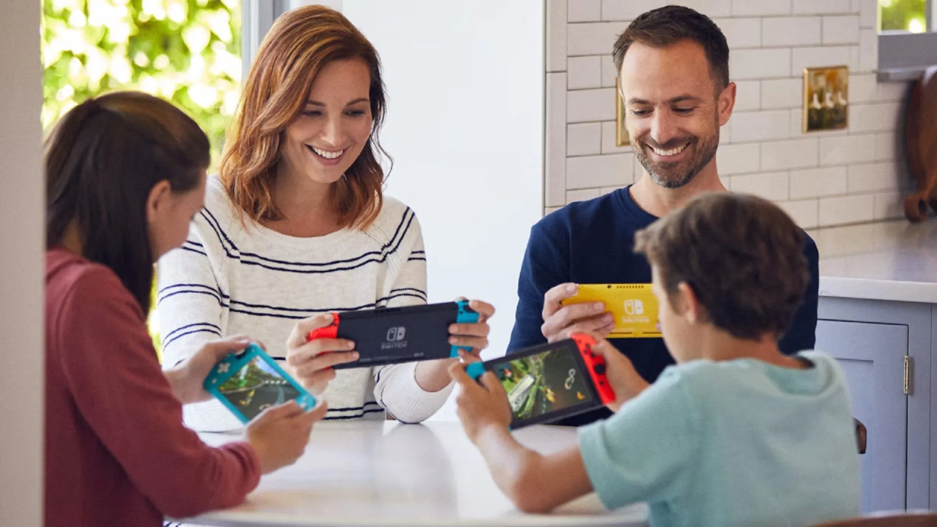 Gia đình cùng chơi game Nintendo Switch, hình ảnh tượng trưng cho việc tương tác và dành thời gian chất lượng bên nhau.
