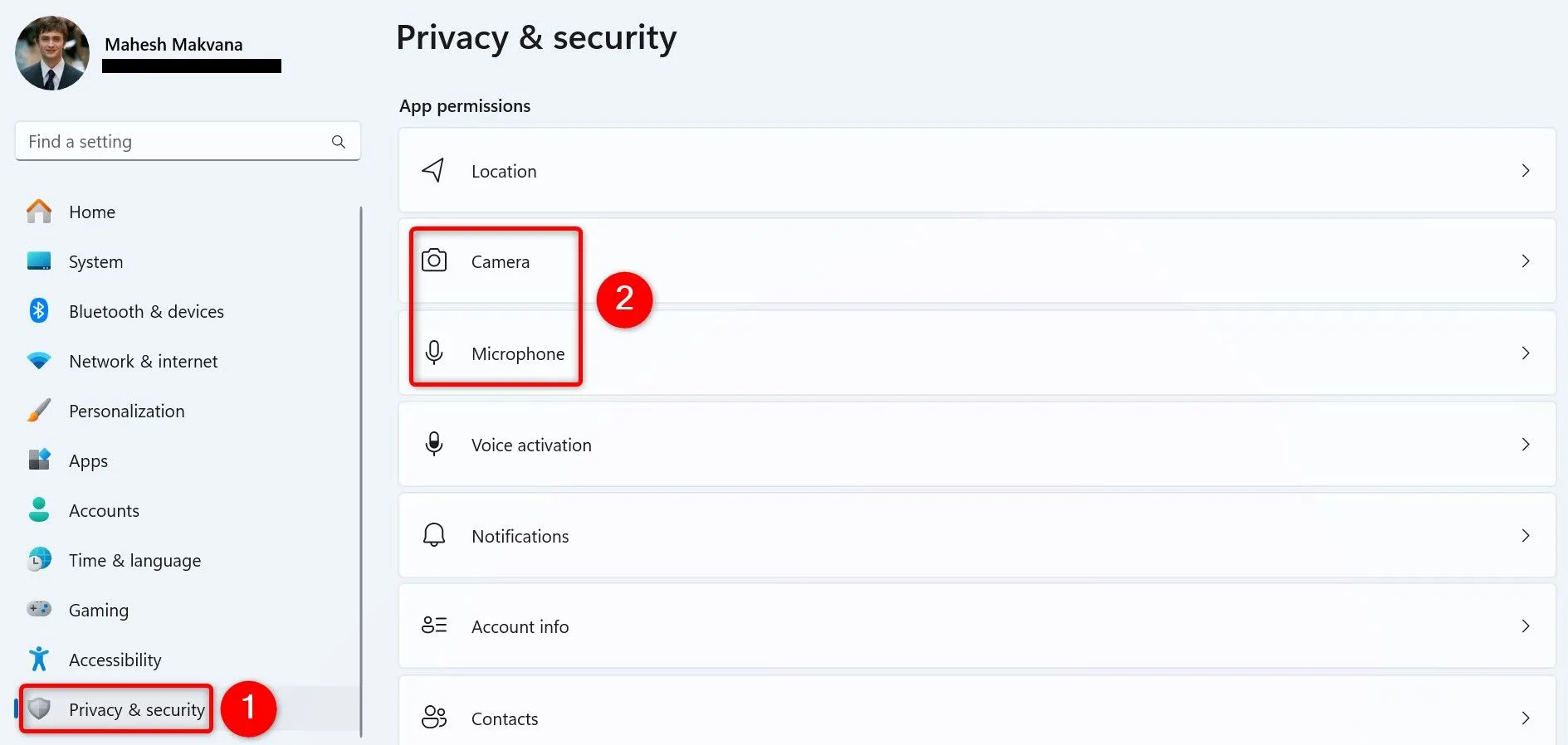 Giao diện Cài đặt (Settings) của Windows 11 với mục Quyền riêng tư &amp; bảo mật (Privacy &amp; Security) và tùy chọn Camera/Microphone được chọn.