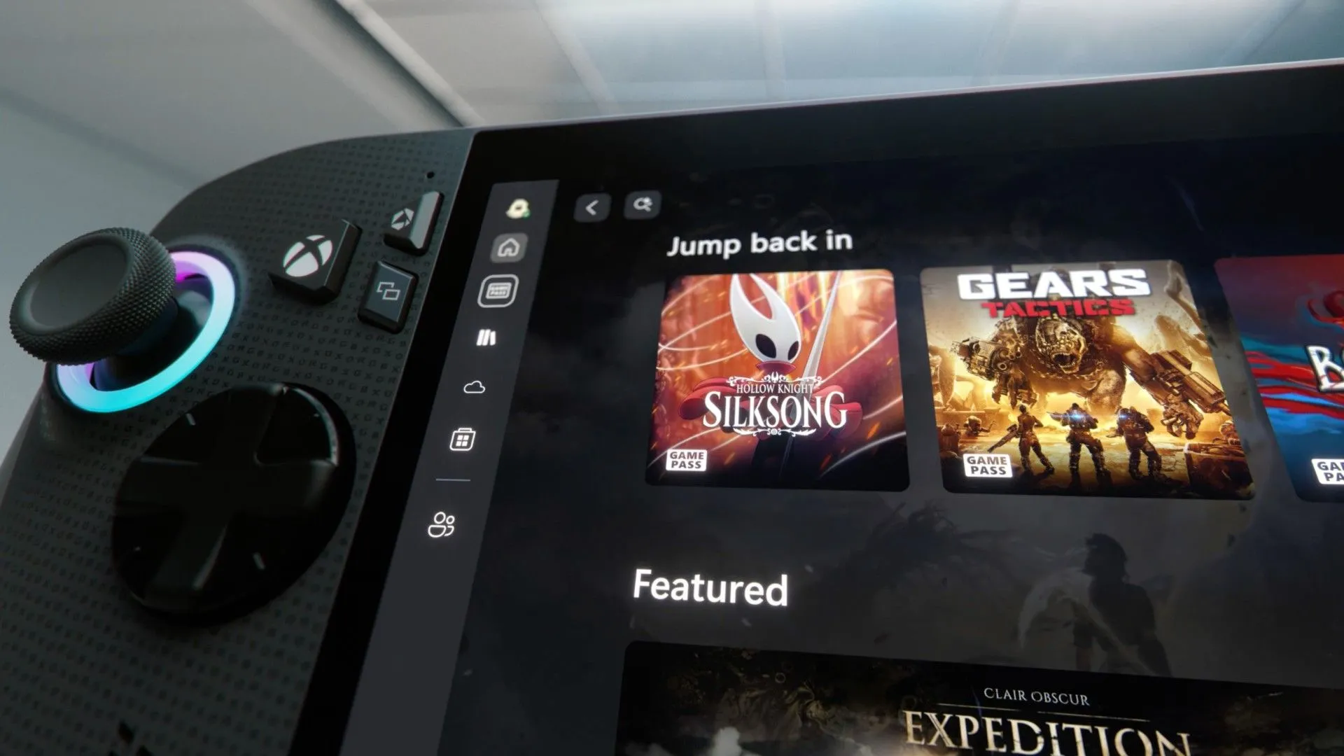 Giao diện Dashboard của Xbox App trên ROG Xbox Ally X, thể hiện sự tối ưu hóa hiệu năng và loại bỏ bloatware