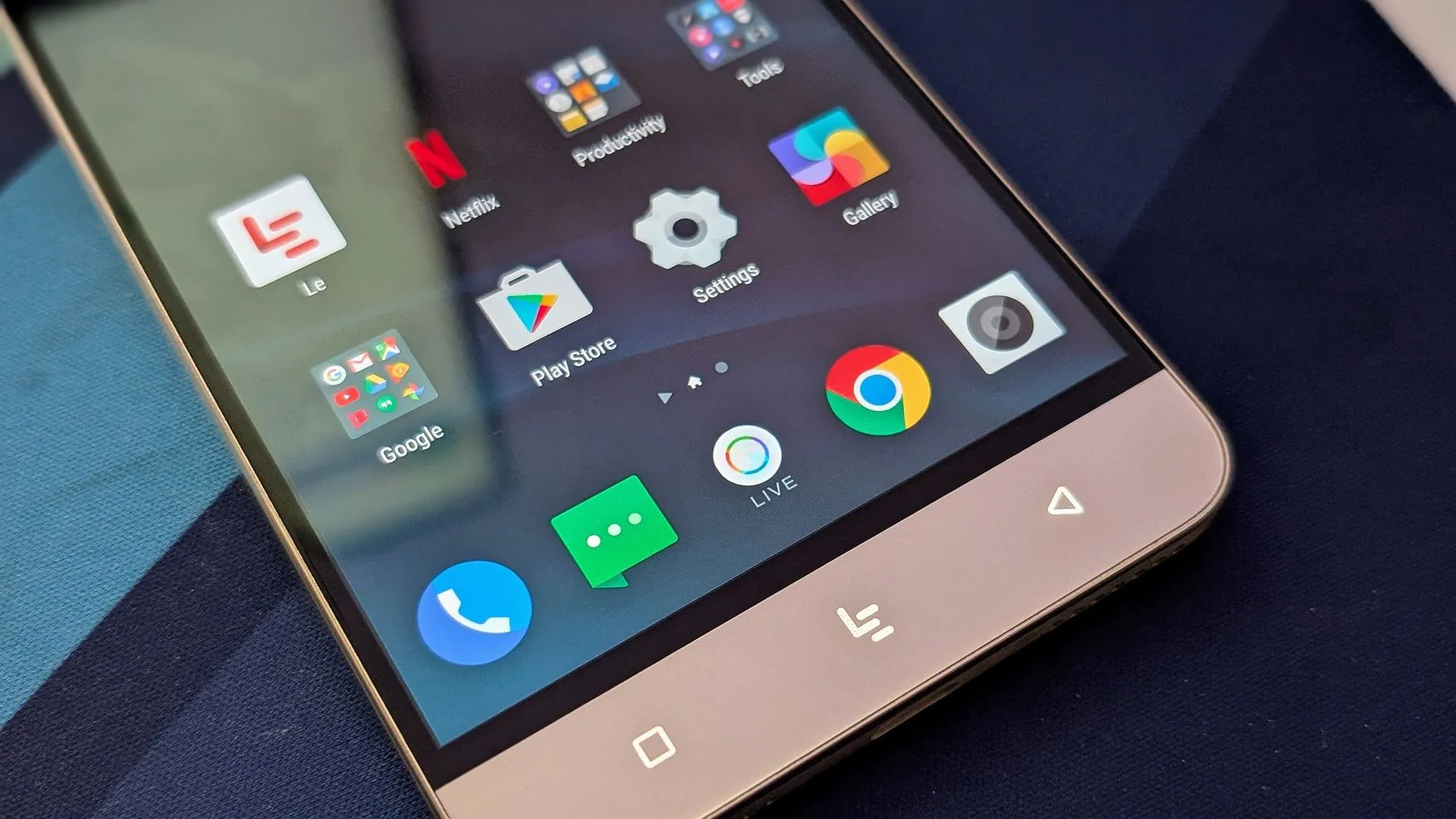 Giao diện EUI trên LeEco Le Pro 3, điểm yếu lớn nhất của chiếc smartphone này.
