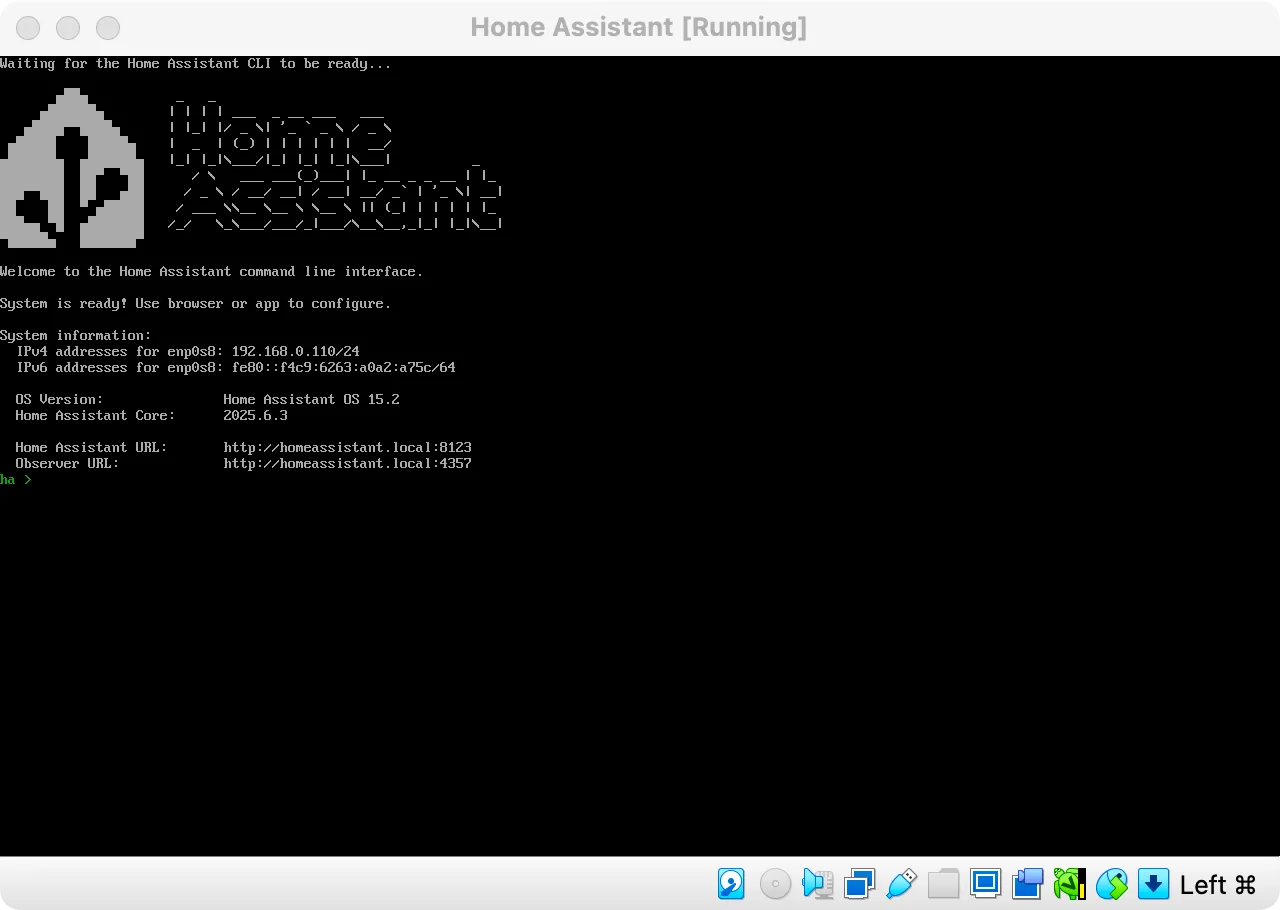 Giao diện Home Assistant khởi động thành công bên trong máy ảo VirtualBox, hiển thị địa chỉ truy cập.