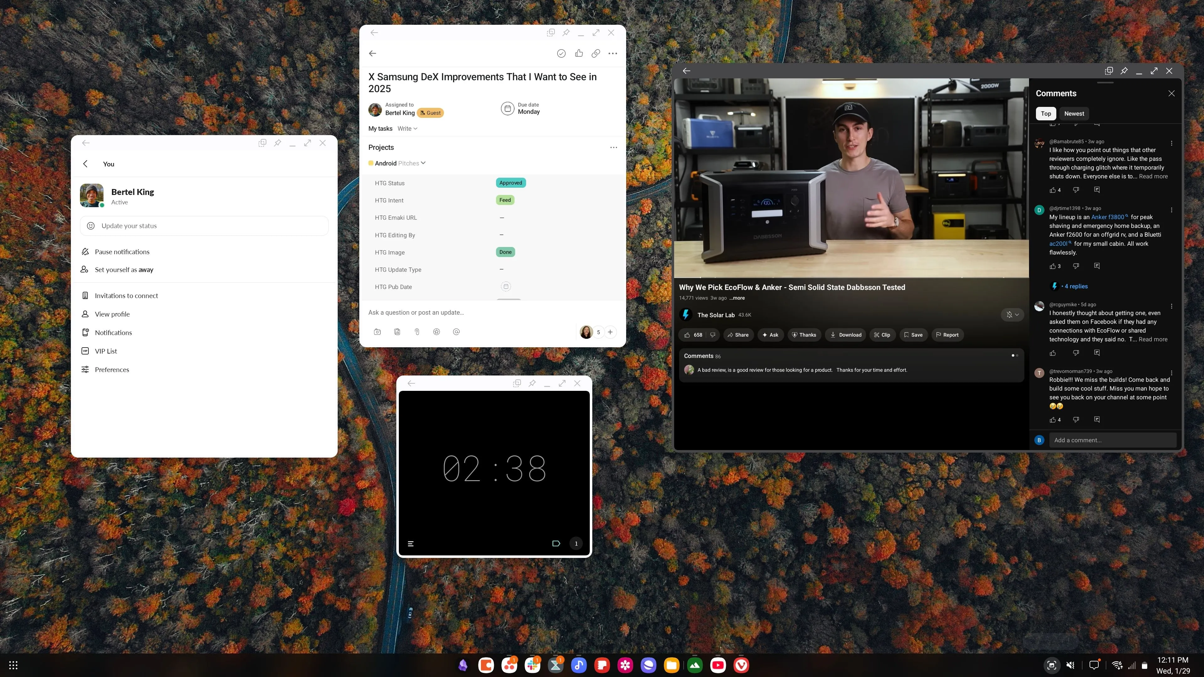 Giao diện máy tính để bàn Samsung DeX trên màn hình 4K hiển thị nhiều ứng dụng đang chạy, minh họa khả năng đa nhiệm của DeX.